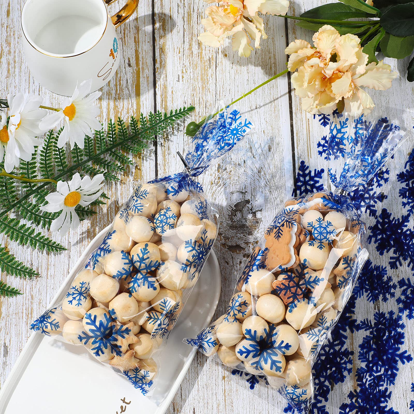 100-Piece Christmas Cellophane Treat Bags with Twist Ties - Snowflake Pattern Plastic Cello Bags for Candy, Cookies, Gifts & Holiday Party Favors - Perfect for Christmas Gift Wrapping, Cookie Exchanges & Festive Treat Packaging