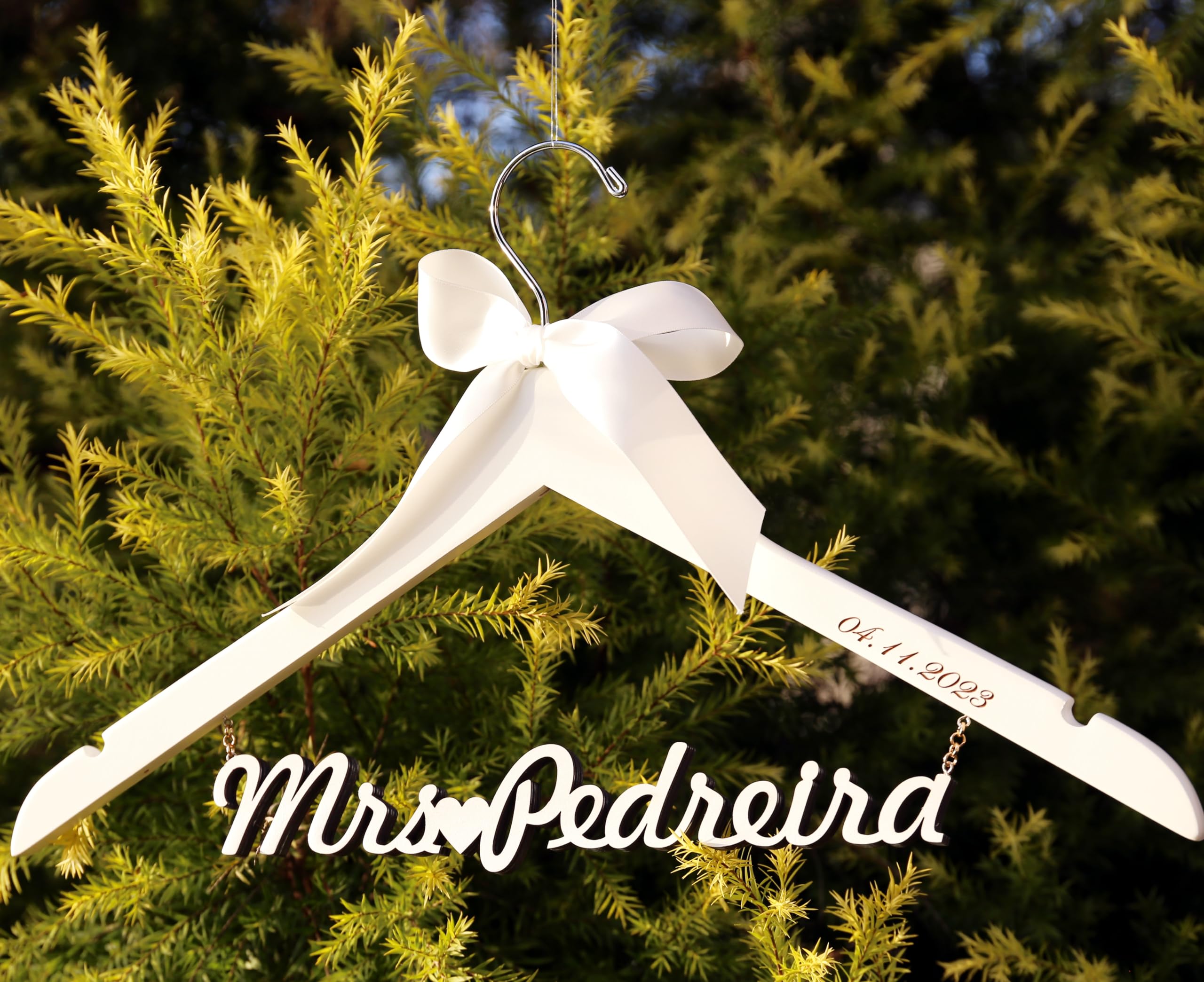 Personalized Wooden Bride Hanger - Custom Wedding Hanger with Engraving for Brides, Bridesmaids & Doctors - Perfect Gift for Wedding, Bridal Shower & Special Occasions