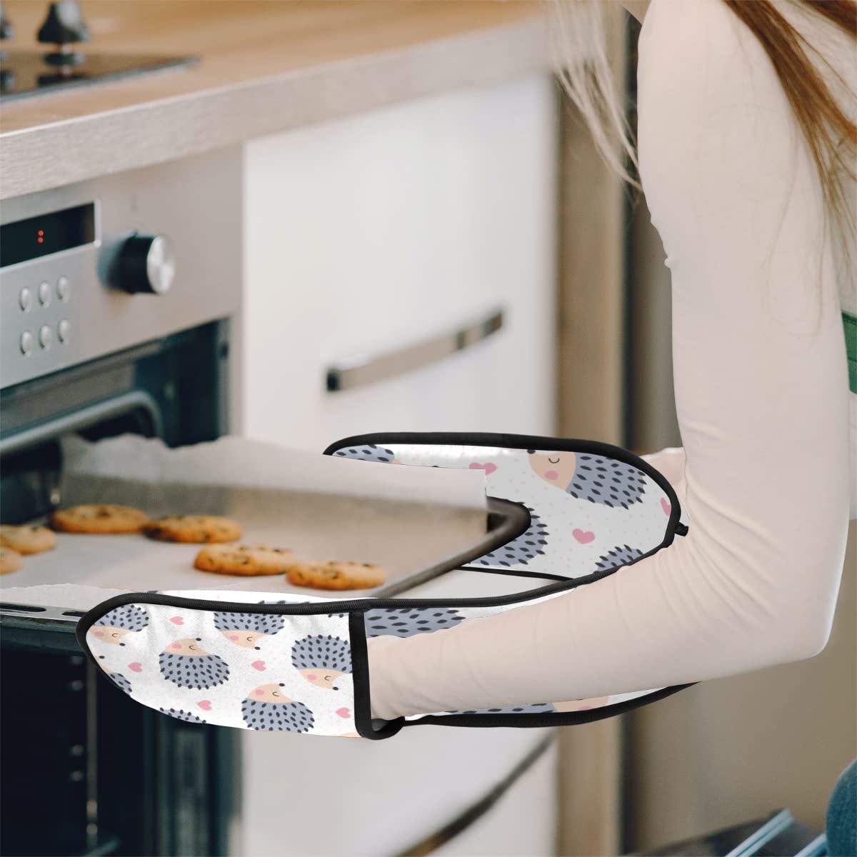 Autumn Hedgehog Double Oven Mitts - Heat Resistant Kitchen Gloves for Baking, Cooking, BBQ & Microwave (35.4 x 7.5 in) - Cute Fall Animal Design with Heart Pattern, Washable Potholder for Holiday Cooking & Home Decor