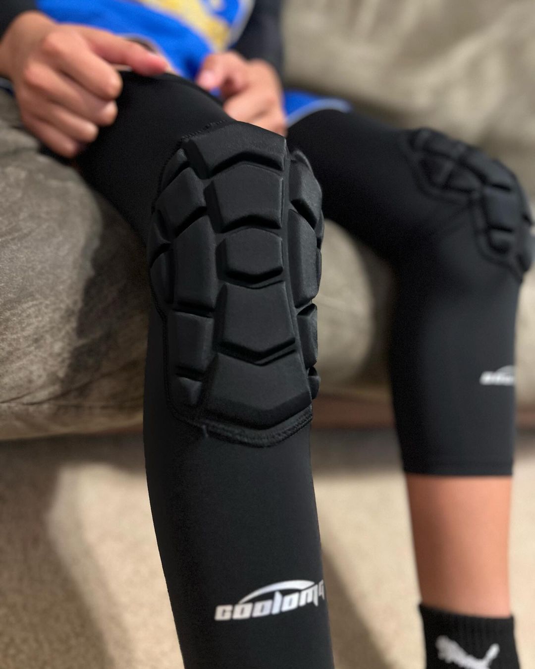COOLOMG Knee Pads - Protective Knee Compression Sleeves for Basketball, Wrestling, Football & Volleyball - Youth & Adult Sizes (Black/White) - Ideal for Sports Training, Gym Workouts & Injury Prevention