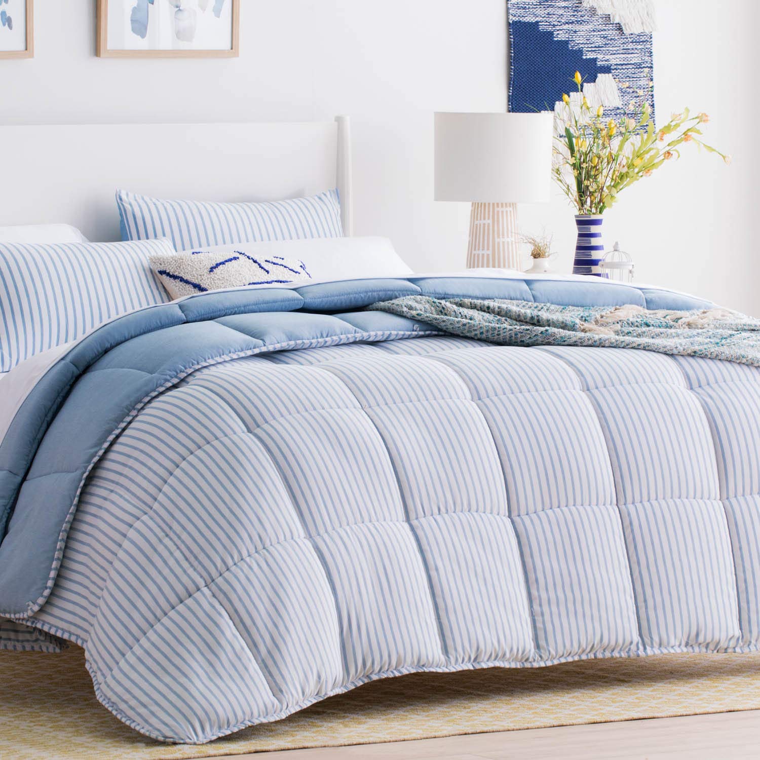 LINENSPA Hypoallergenic Down Alternative Comforter - All Season Microfiber Bedding - King Size Oversized Light Blue & White - Perfect for Allergy Sufferers & Cozy Home Decor