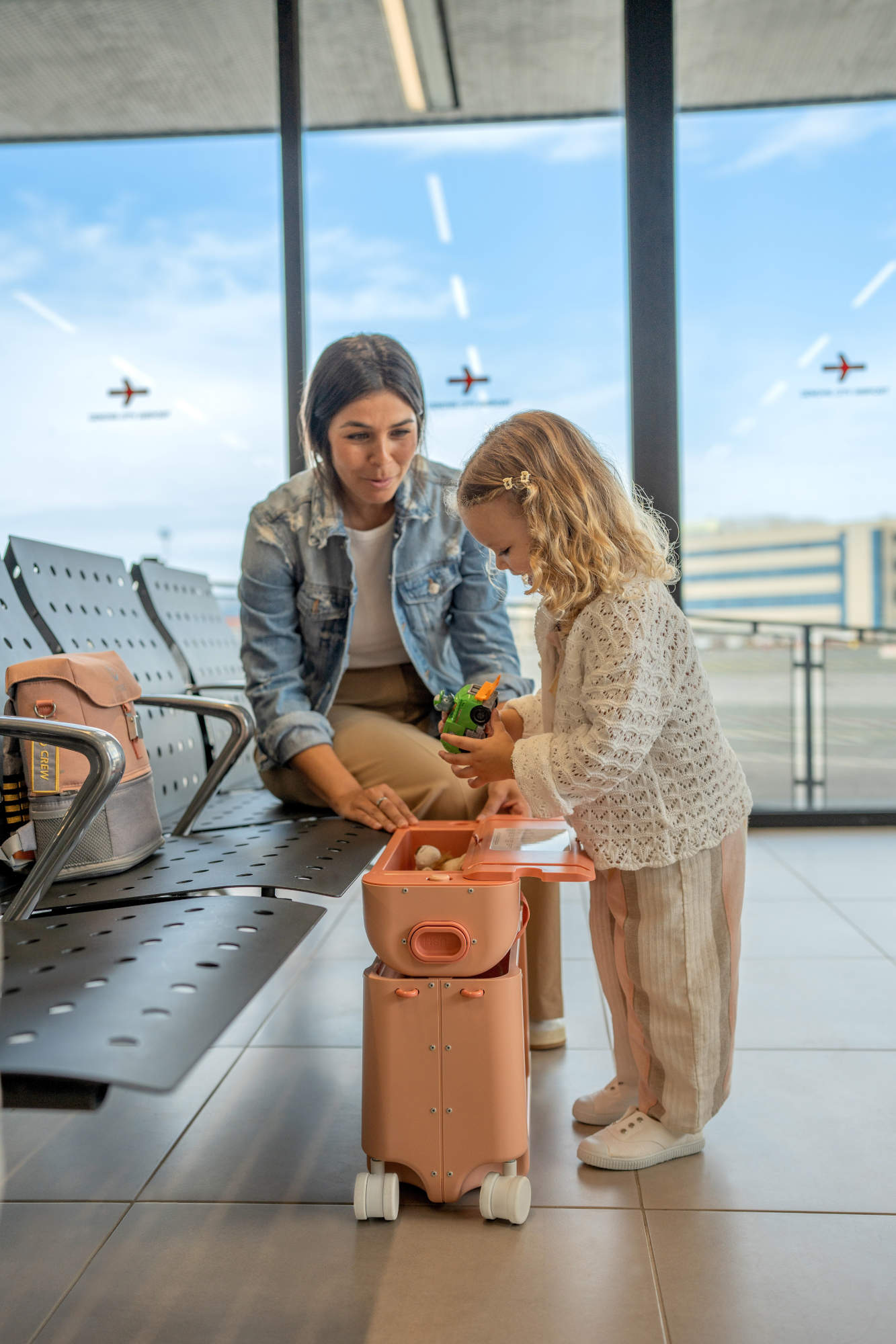 Stokke JetKids BedBox - Convertible Toddler Travel Bed & Ride-On Suitcase for Airplanes & Cars | Perfect for Family Vacations & Sleepovers