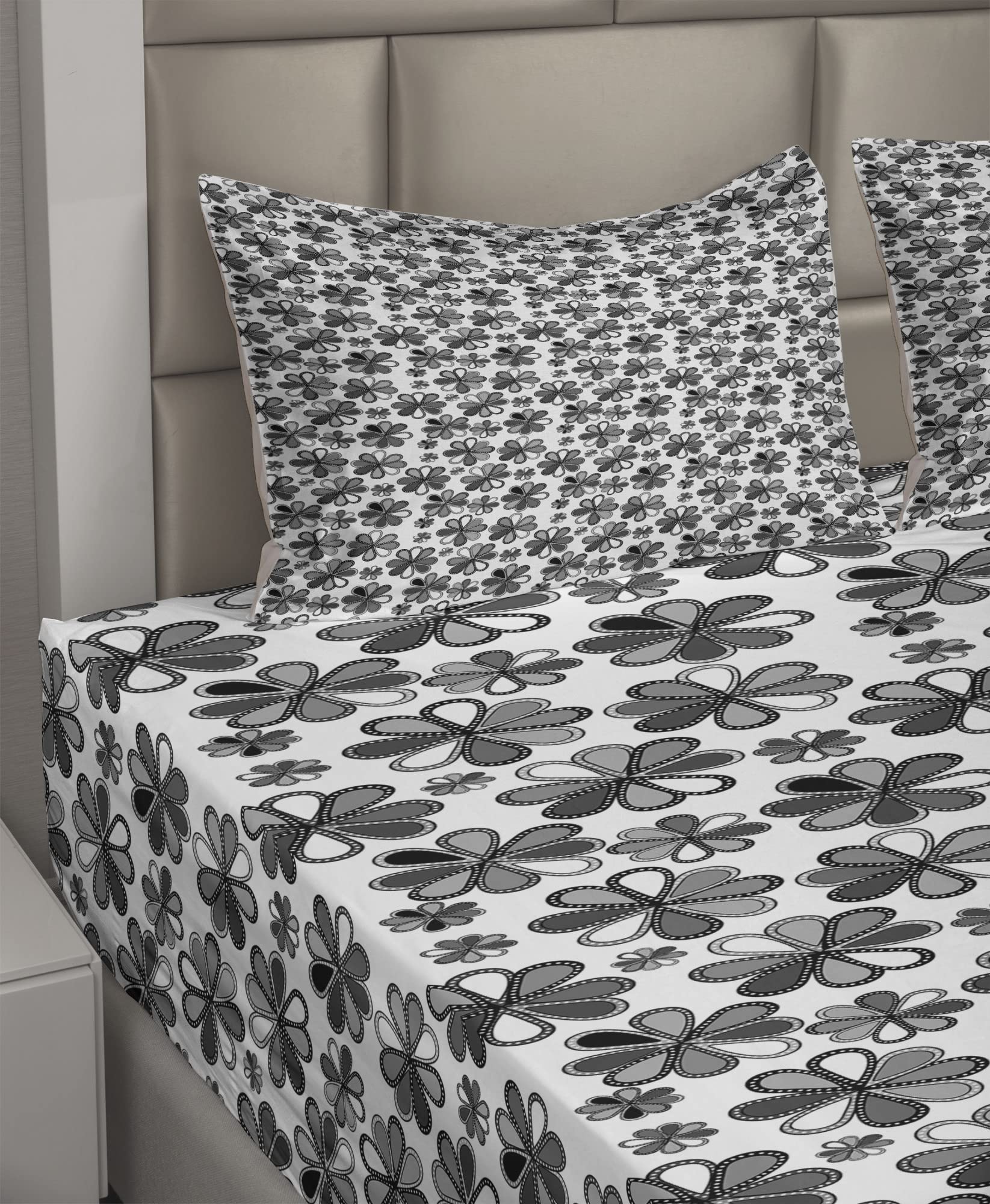 Ambesonne Floral Sheet Set - Grey Dark Grey King Size 4-Piece Bedding with Retro Petals Doodle Design | Fitted Sheet, Flat Sheet & Pillowcases | Perfect for Master Bedroom, Guest Room & Cozy Home Decor