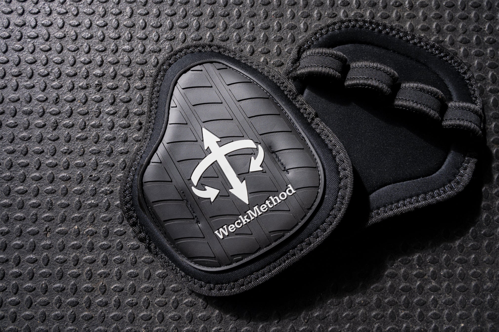 WM Punch Pads - Heavy Duty Punching Bag Hand Pads for Boxing, MMA & Martial Arts Training - Perfect for Gym, Home Workouts & Professional Fighters