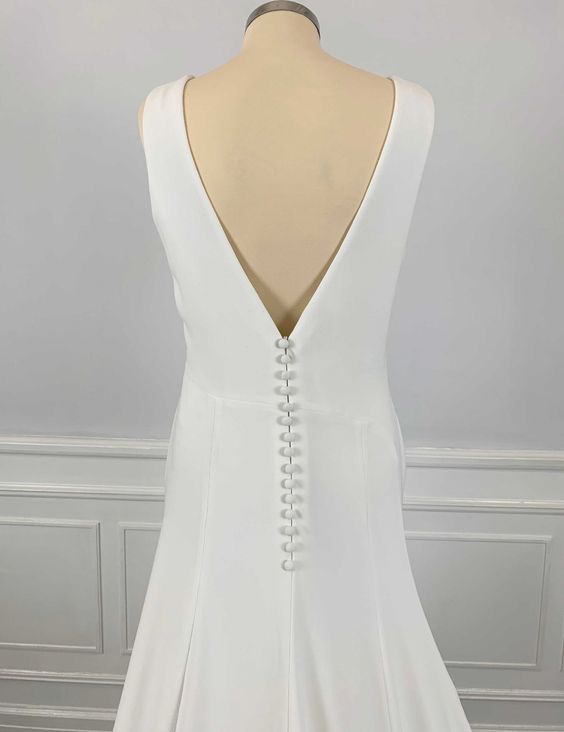 Pronovias Amaya Wedding Dress - Elegant Lace Bridal Gown for Bride, Perfect for Church Ceremony & Beach Weddings