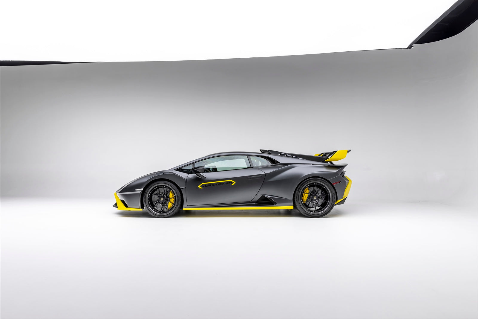 Lamborghini Huracan STO VMPC 208 1:18 Scale Diecast Model Car - Premium Collectible Sports Car Replica for Display & Gift (Home Office Decor, Car Enthusiast Collection)