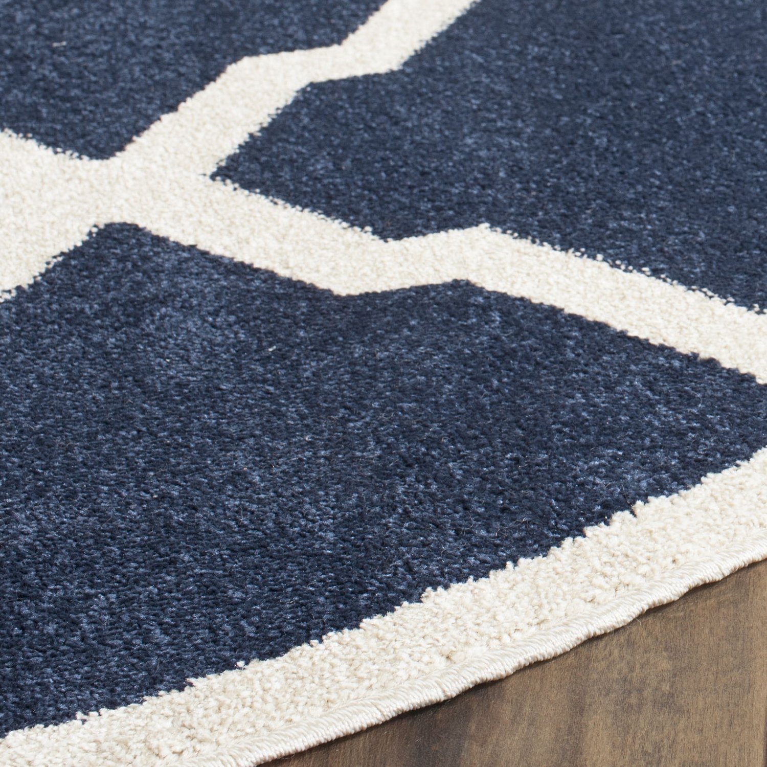SAFAVIEH Amherst Collection 7' Round Navy/Beige Area Rug - Moroccan Trellis Design, Non-Shedding & Durable - Perfect for Dining Room, Living Room, Bedroom or Entryway - Adds Elegance to Any Home Decor