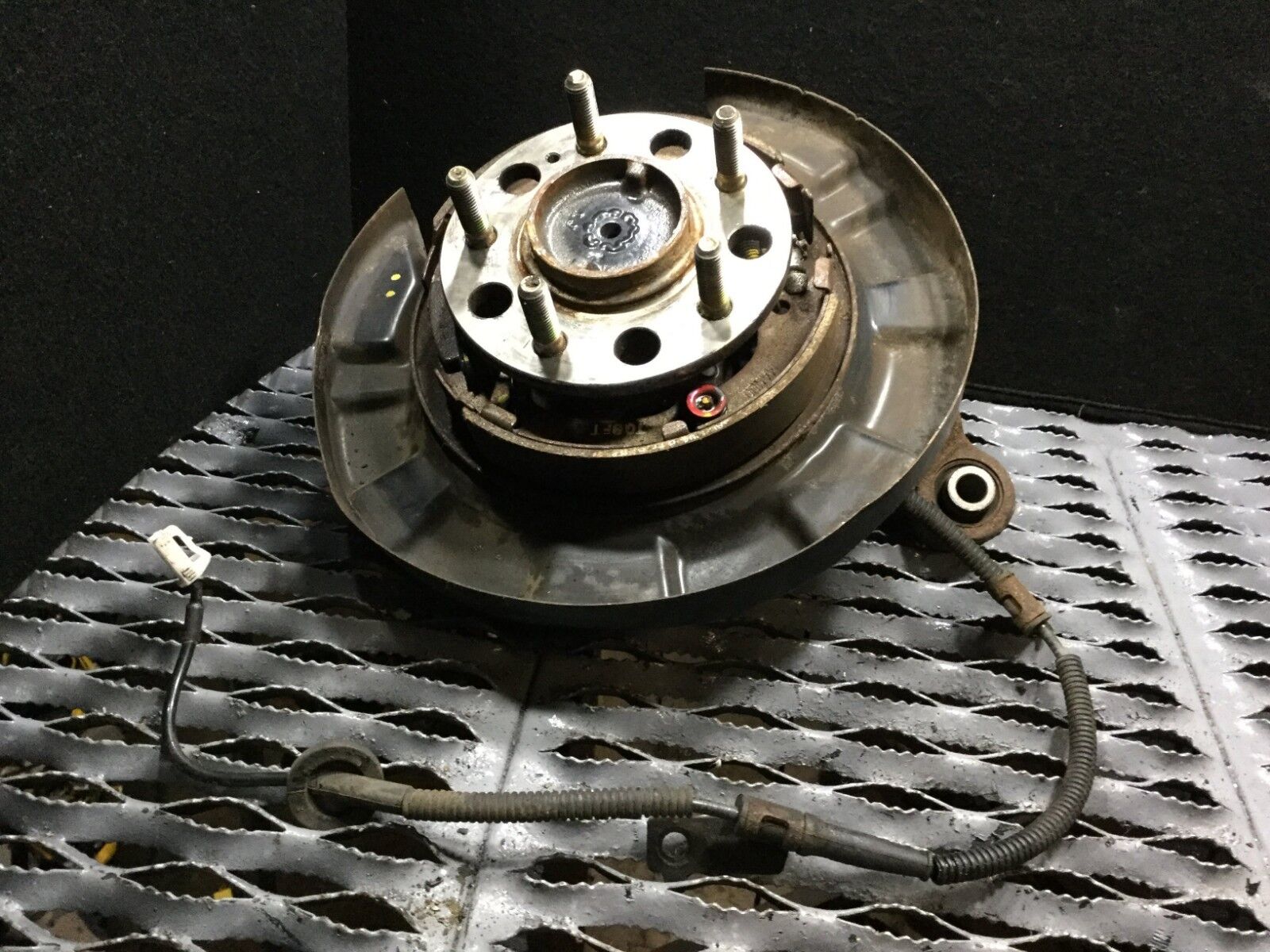 2006-2011 Hyundai Azera Left Rear Spindle Knuckle OEM Replacement Part - Perfect for Suspension Repair & Wheel Alignment