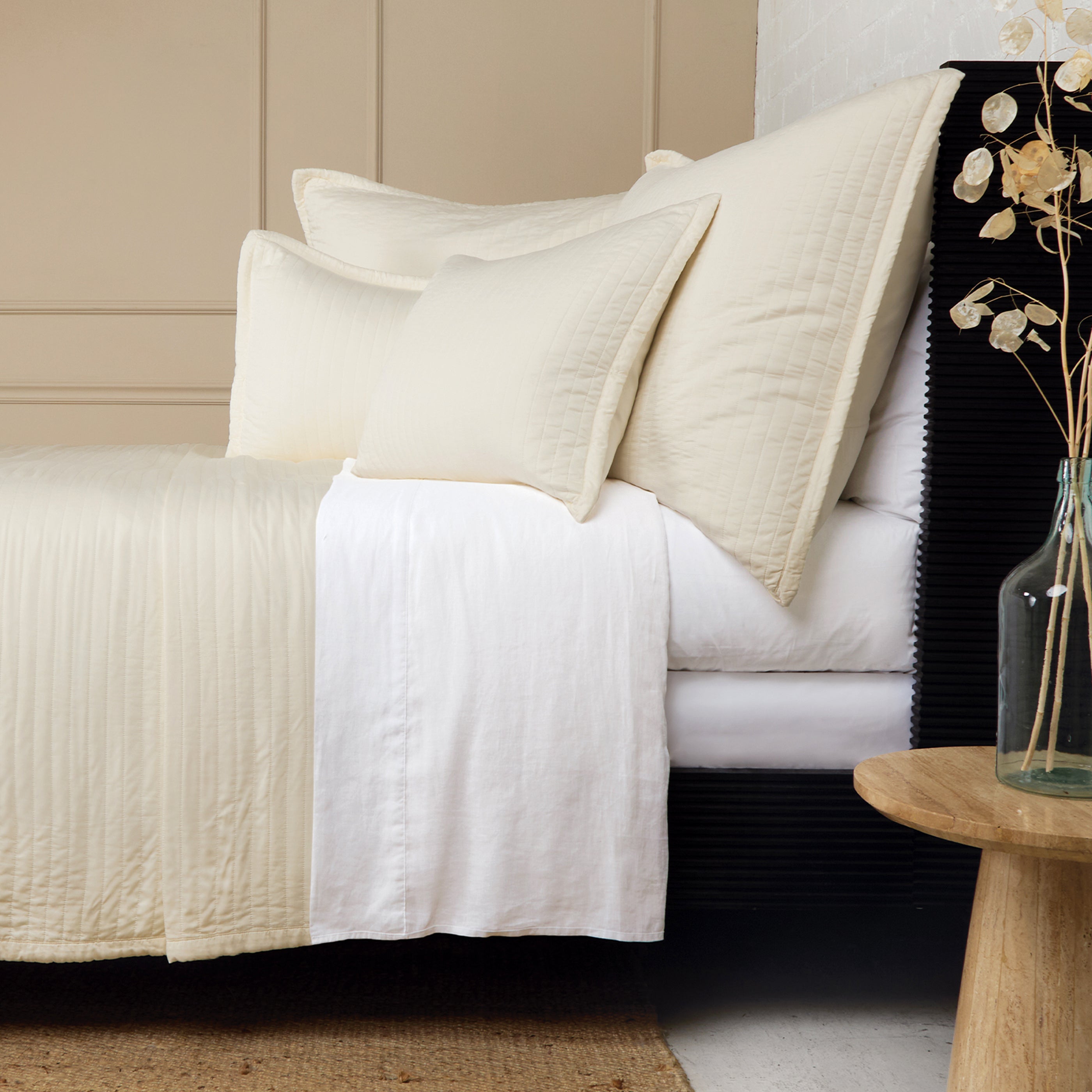 Carlyle Coverlet - Soft & Lightweight Bedspread for All Seasons | Perfect for Bedroom, Guest Room, and Dorm Decor | Cozy Home & Hotel Use