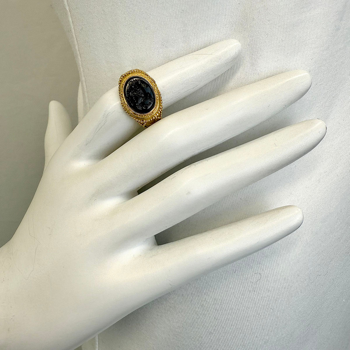 Elegant Intaglio Ring for Women - Vintage Carved Gemstone Jewelry - Perfect for Weddings, Parties & Special Occasions