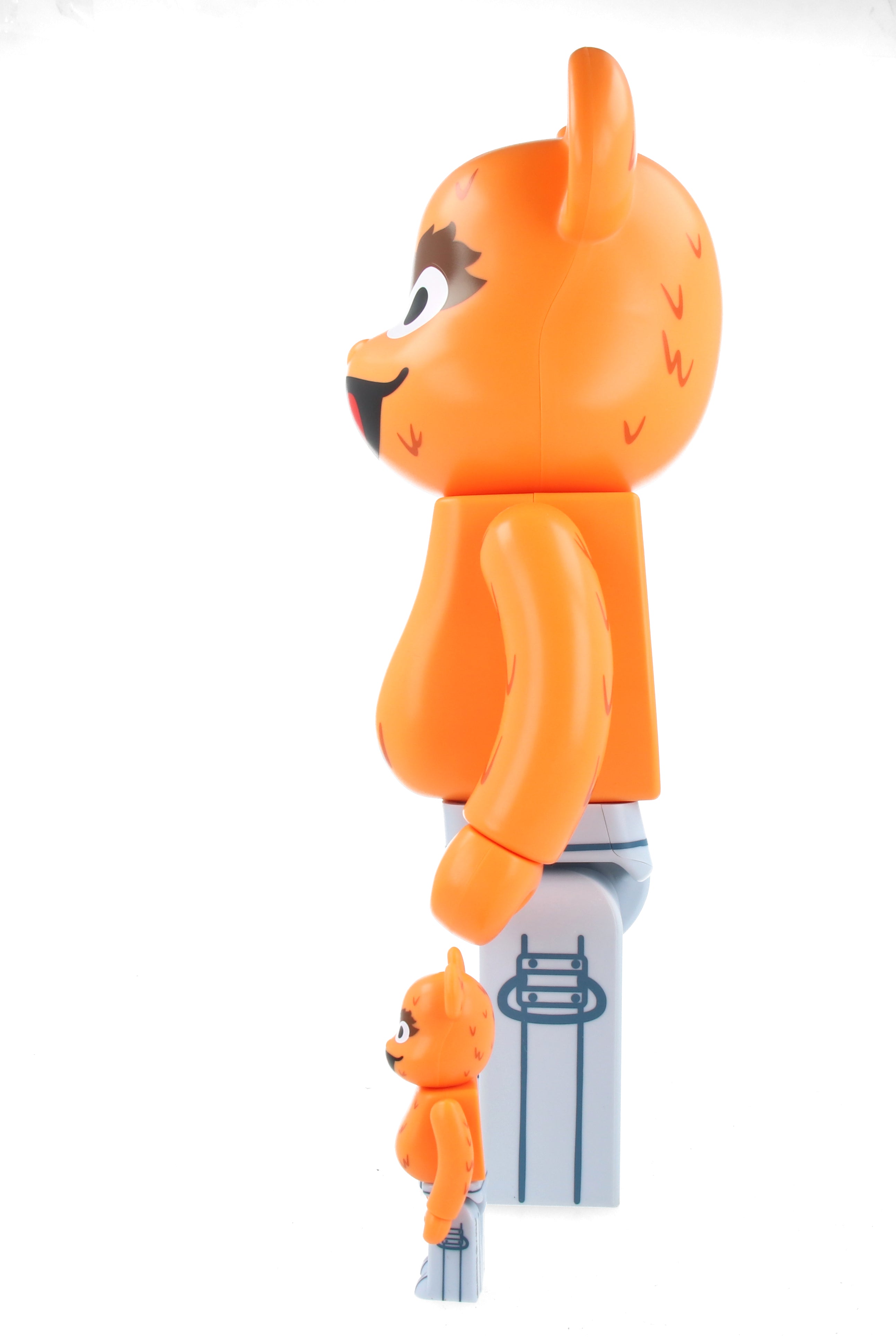 400% + 100% Bearbrick Oscar the Grouch Collectible Figure (Original Orange Fur Version) - Perfect for Sesame Street Fans, Toy Collectors & Home Decor Display