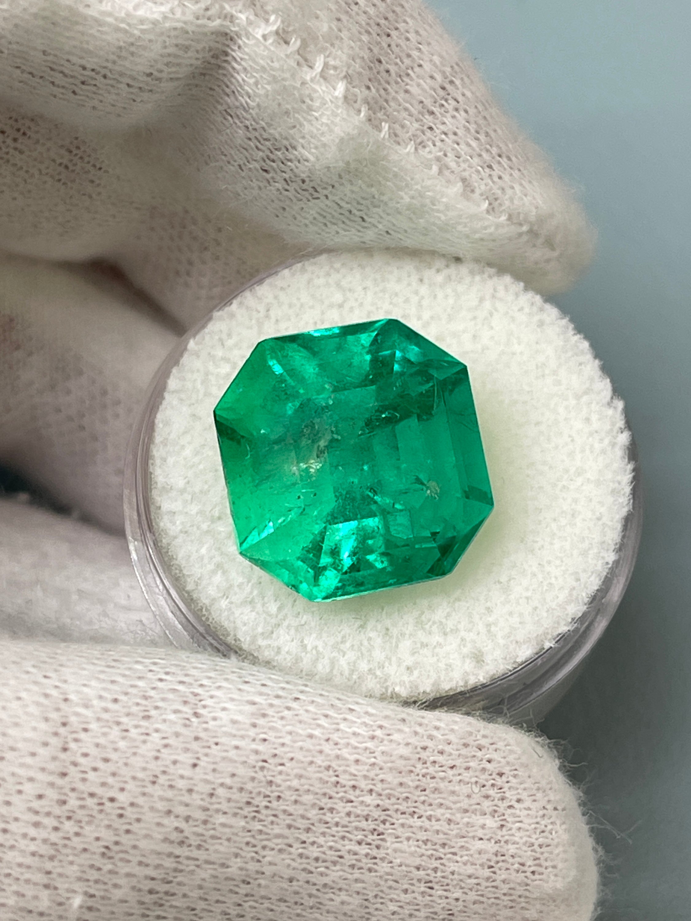 14.83 Carat AAA+ Colombian Loose Emerald - Asscher Cut Gemstone for Jewelry Making & Engagement Rings