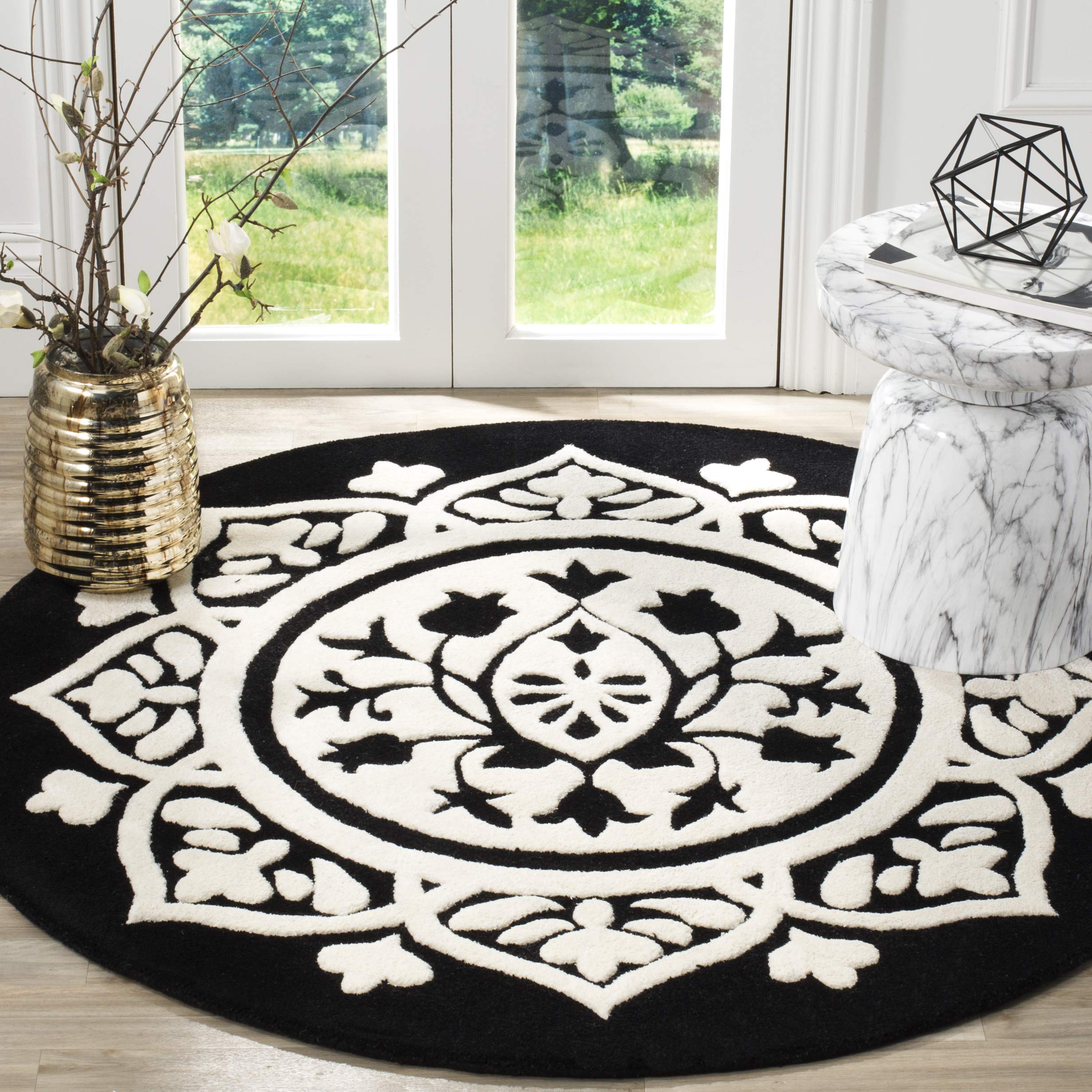 SAFAVIEH Bella Collection 5' Round Black/Ivory BEL136D Handmade Premium Wool Area Rug - Perfect for Living Room, Bedroom & Office Decor