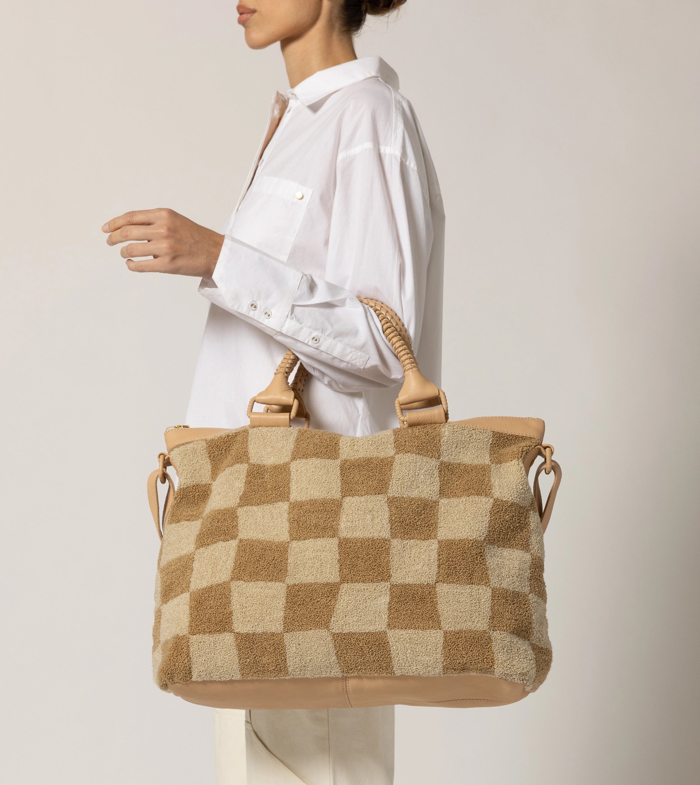 Checkered Beige Weekender Bag - Stylish & Spacious Travel Duffel for Weekend Getaways, Gym, Work & Overnight Trips