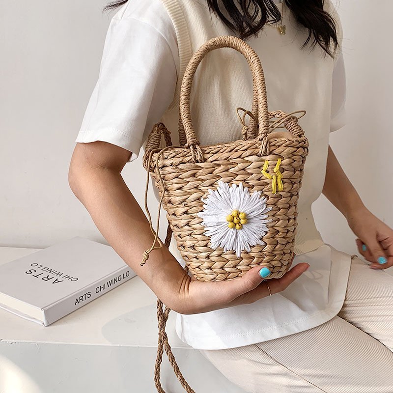 Handmade Small Daisy Straw Shoulder Bag for Women - Perfect for Beach, Picnic, and Summer Outfits