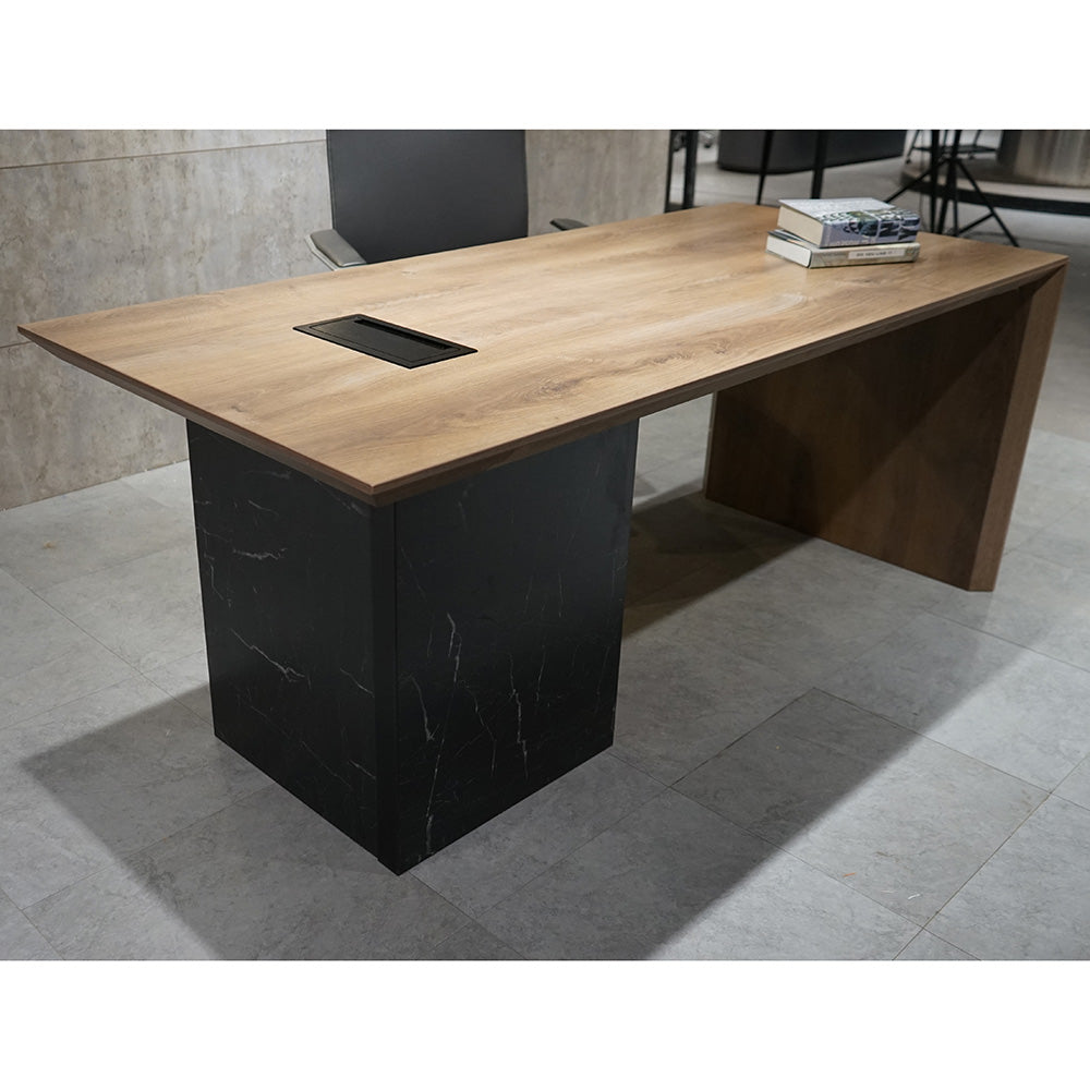 LOGAN Executive Desk Reversible 180cm Warm Oak & Black - Modern Office Desk for Home & Business Workspace - Perfect for Professionals, Remote Work & Study Areas