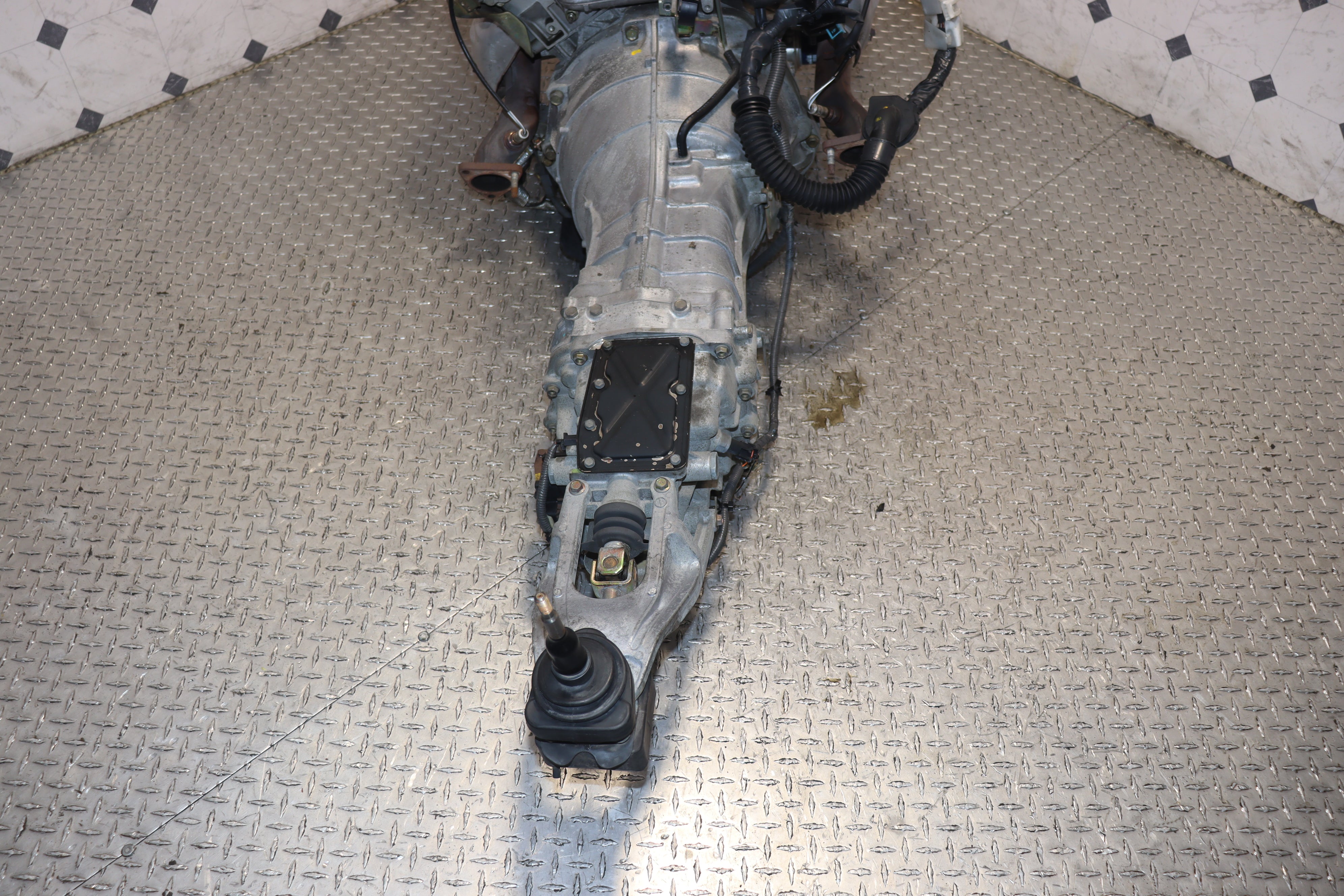 2003-2006 Nissan 350Z & Infiniti G35 6-Speed Manual Transmission - VQ35DE JDM Low Mileage - Perfect for Performance Upgrades & Track Racing