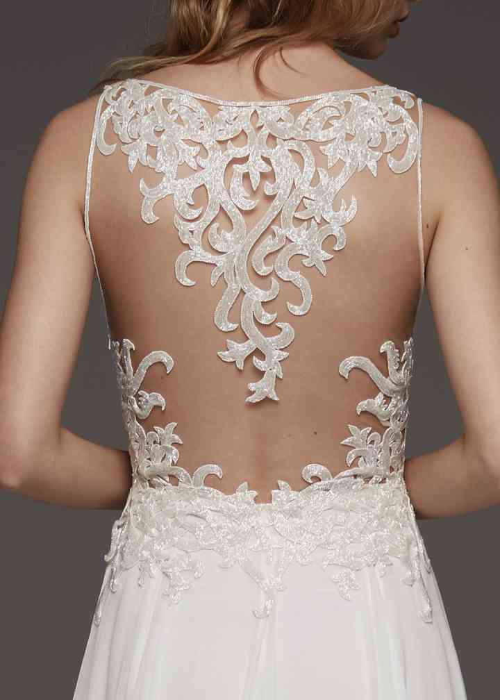 Atelier Pronovias Huguet Wedding Dress - Size 8 | Elegant Bridal Gown for Church Ceremony & Reception