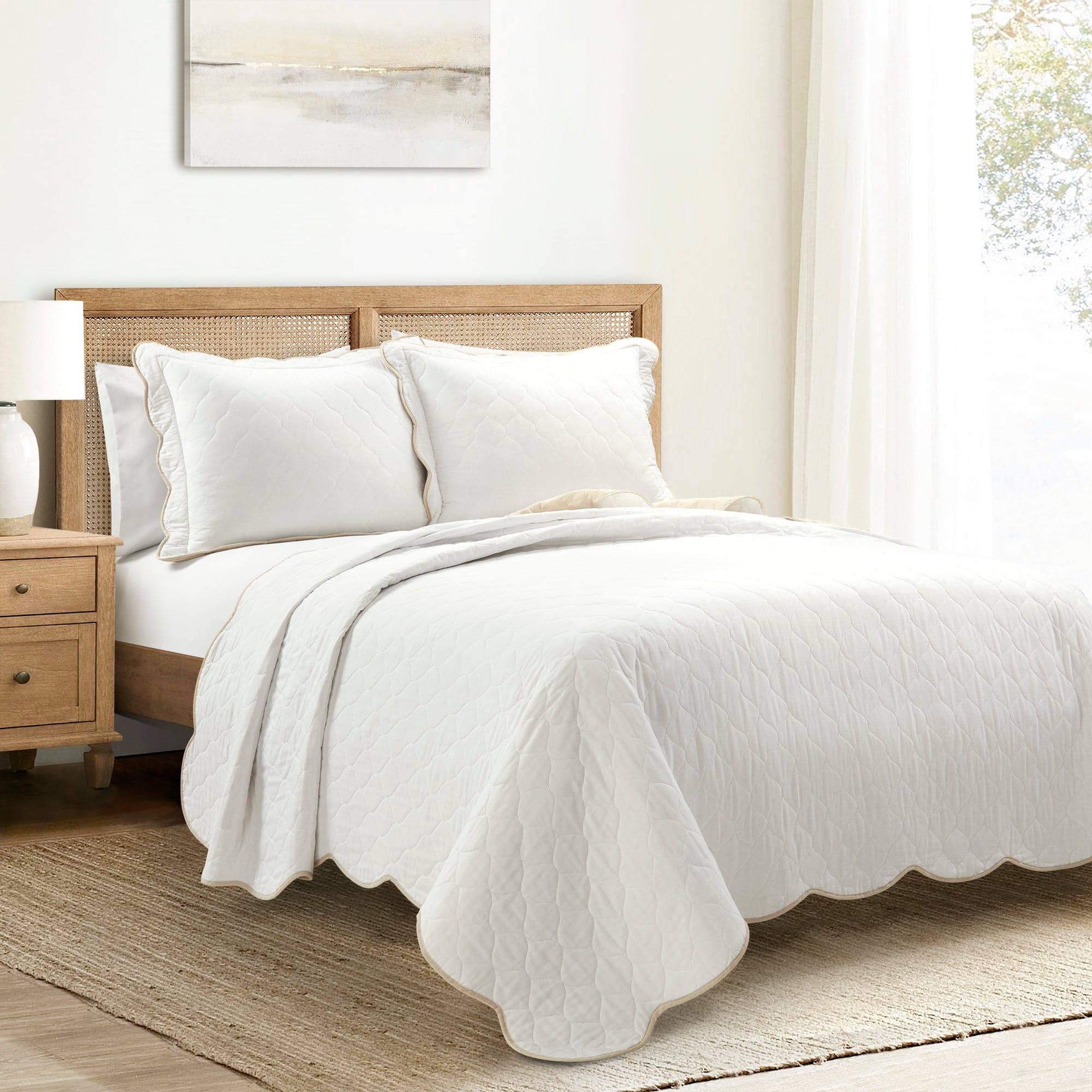 Coastal Chic Scalloped Edge Reversible Quilt 3-Piece Bedding Set | Soft & Breathable Comforter with Duvet Cover & Shams | Perfect for Beach House, Guest Room & Coastal Decor