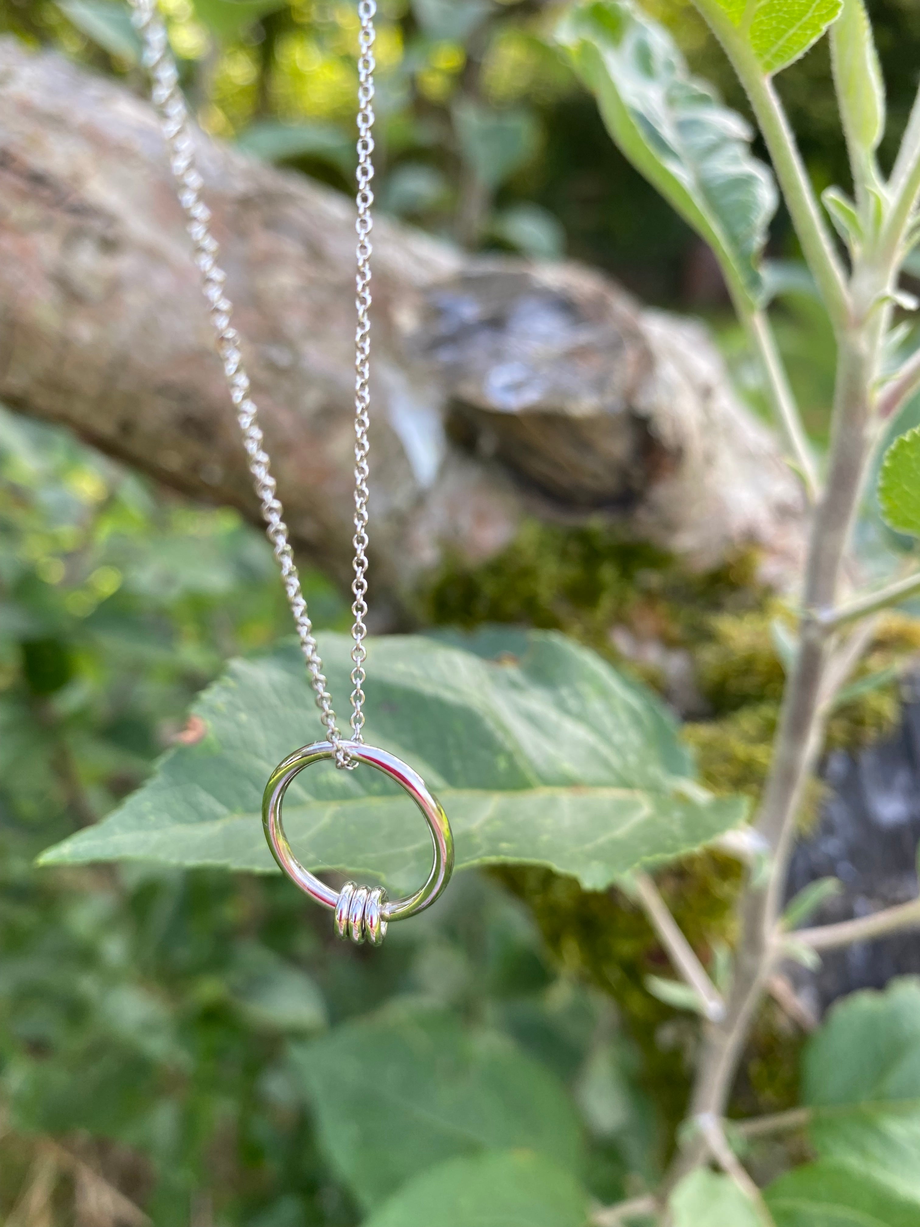 Elegant Silver Modern Circle Pendant Necklace for Women - Perfect for Everyday Wear, Parties & Gifts