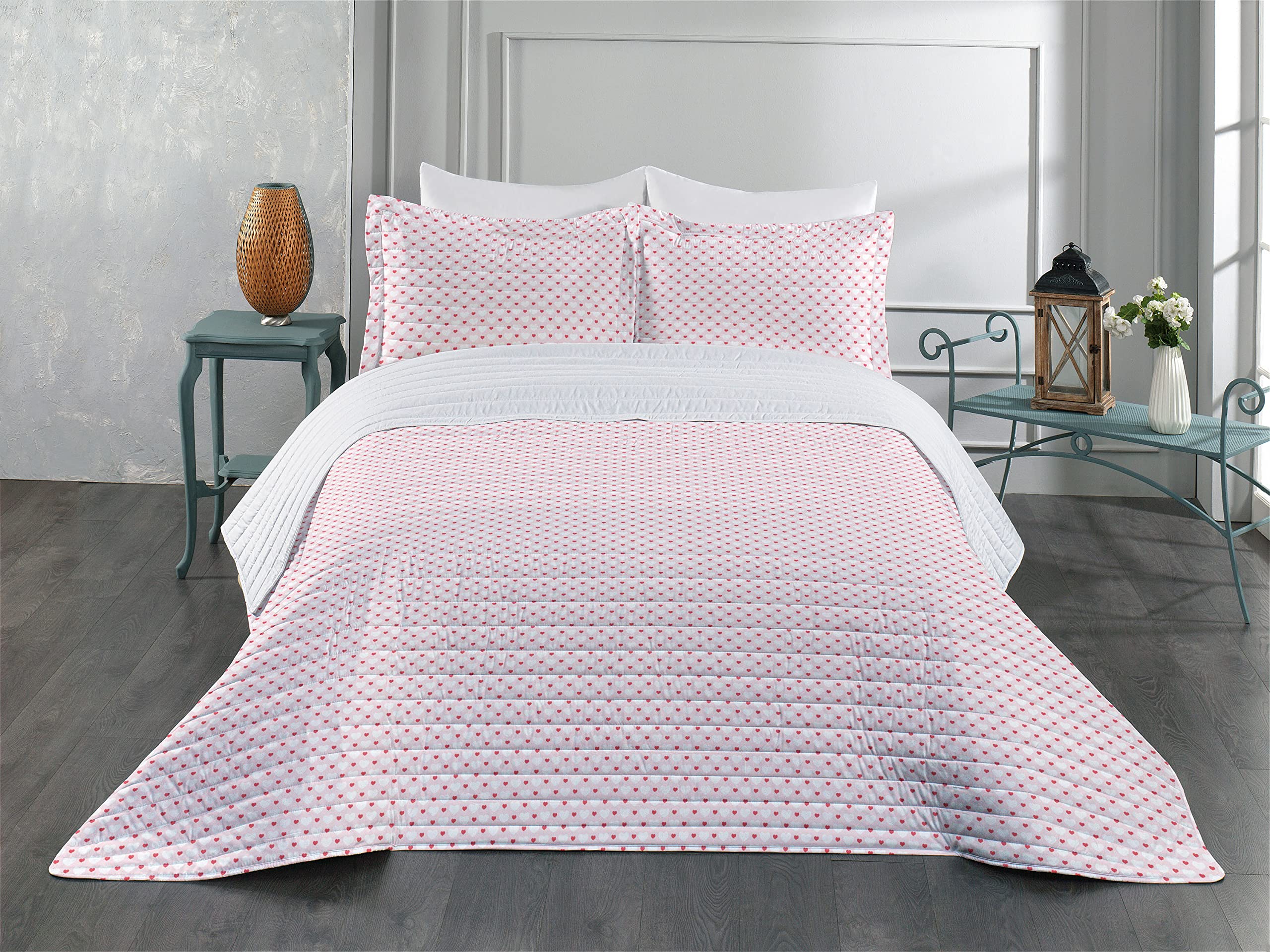 Ambesonne Love Microfiber Bedspread Set - Queen Size Red Rose White with Pillow Shams & Comforter | Small Big Hearts Design for Feminine Bedroom Decor | Soft Antique-Inspired Bedding for Romantic Gatherings, Engagement Parties & Cozy Home Comfort