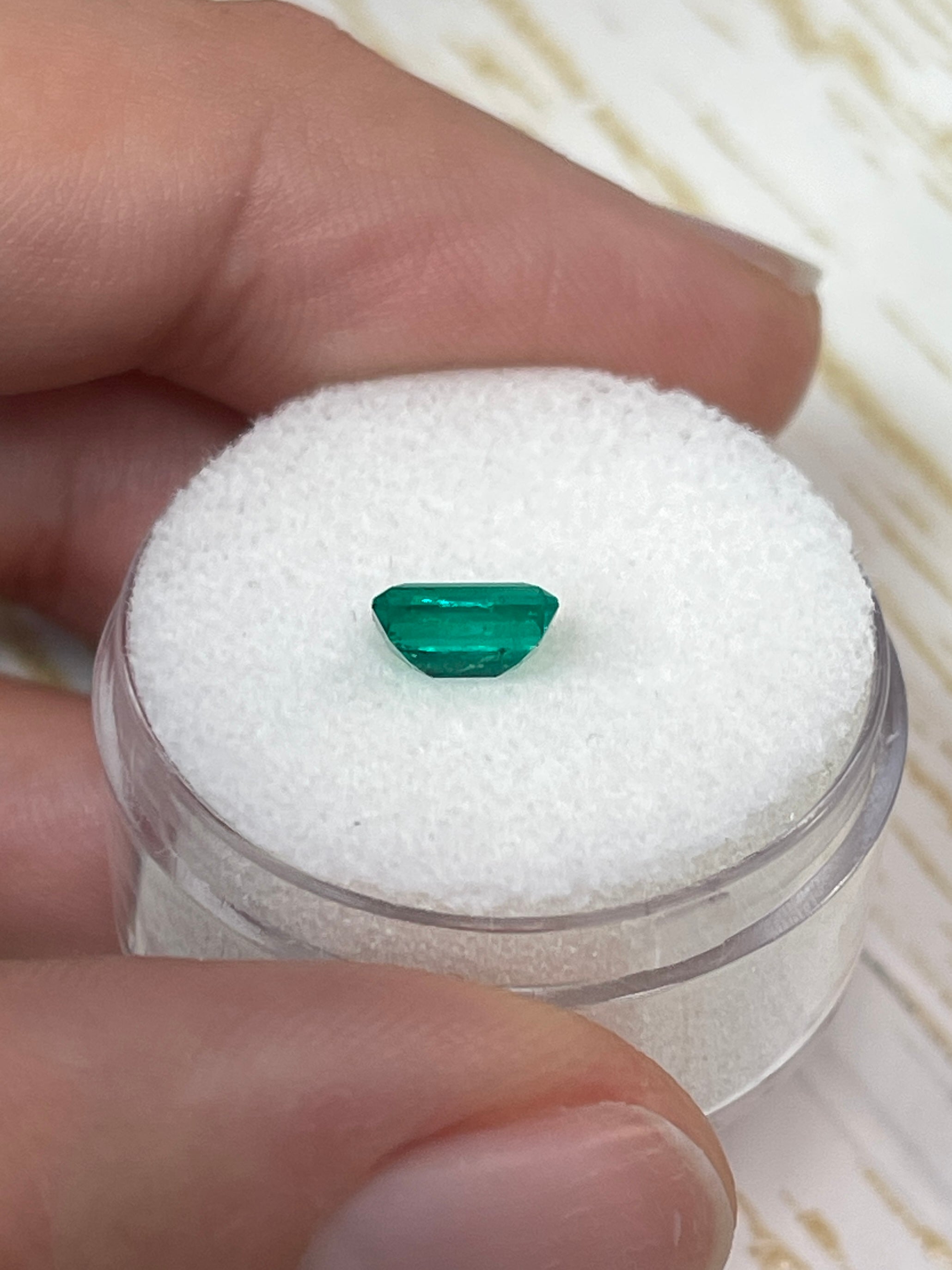 0.80 Carat 6.5x5mm Colombian Emerald Loose Gemstone - Emerald Cut for Jewelry Making, Engagement Rings & Fine Jewelry Designs