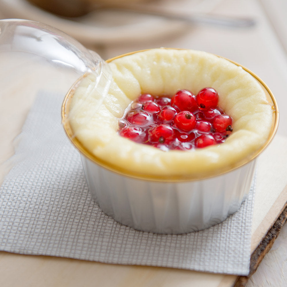 Premium 4 oz Round Silver Aluminum Baking Cups with Inner Gold Coating & Plastic Dome Lids - 3.25