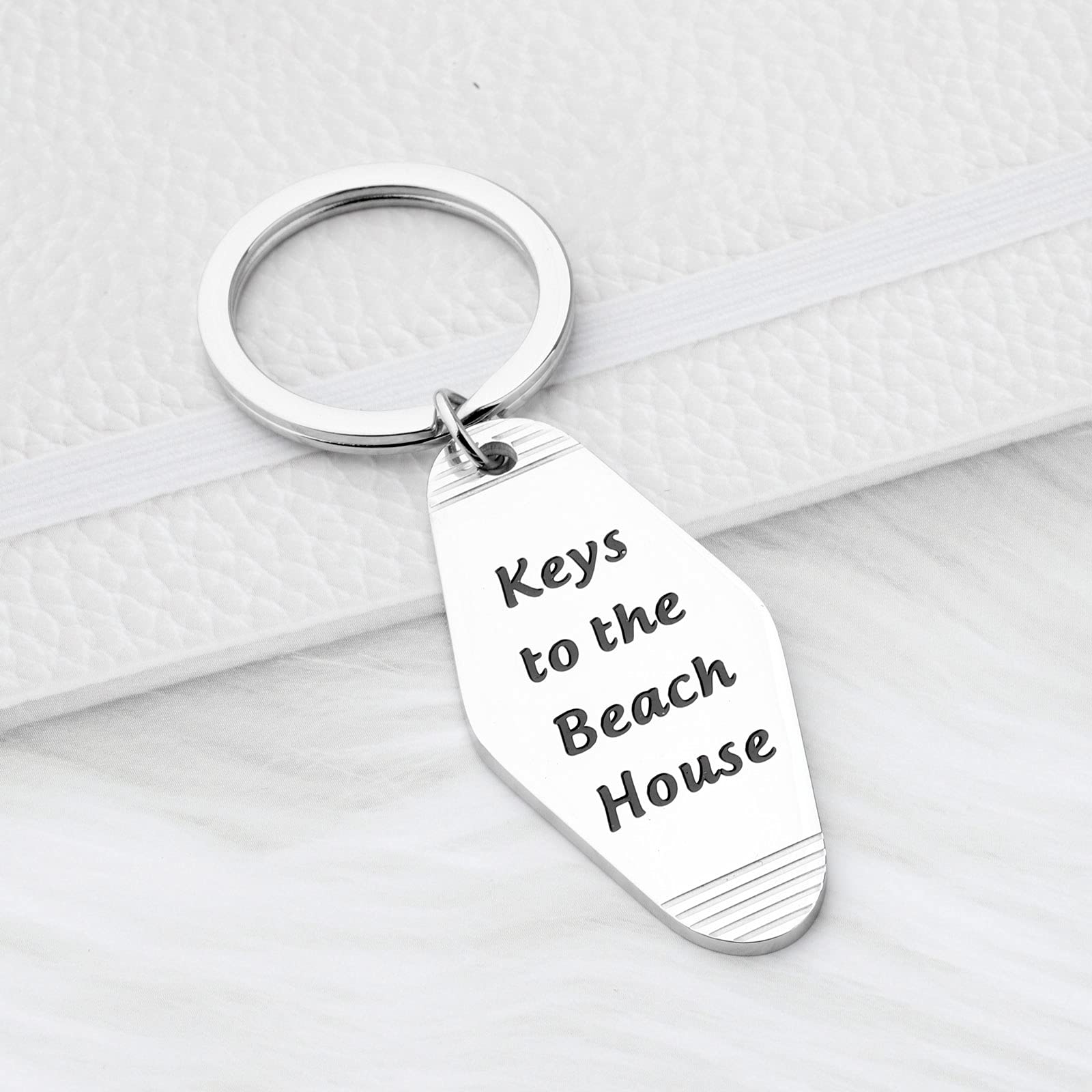 ENSIANTH Beach House Keychain - Lake & Cabin Vacation Home Keychain - Personalized Hotel Keychain Gift for Beach Lovers (Perfect for Vacation Rentals, Airbnb Hosts & Coastal Home Decor)