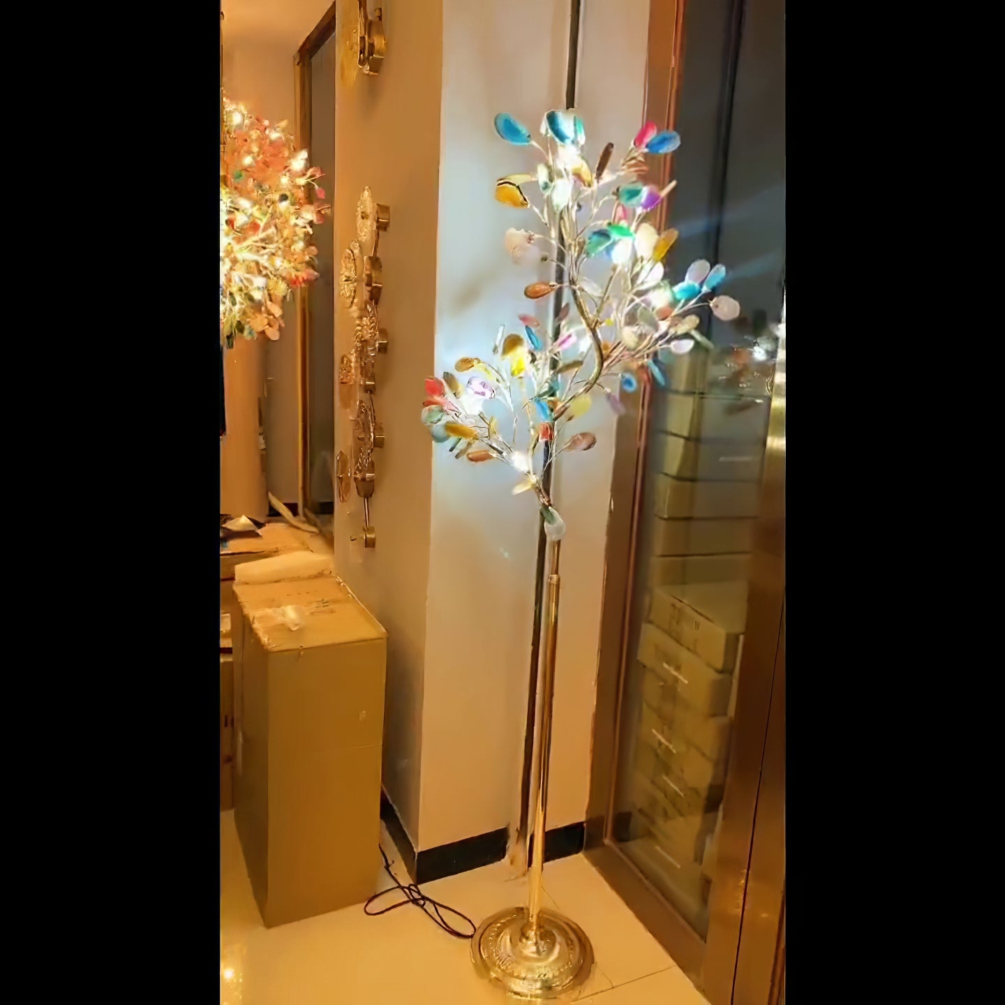 Modern Agate Floor Lamp with Wood Base - Natural Stone Decor for Living Room, Bedroom & Office - Warm Ambient Lighting for Home & Workspace