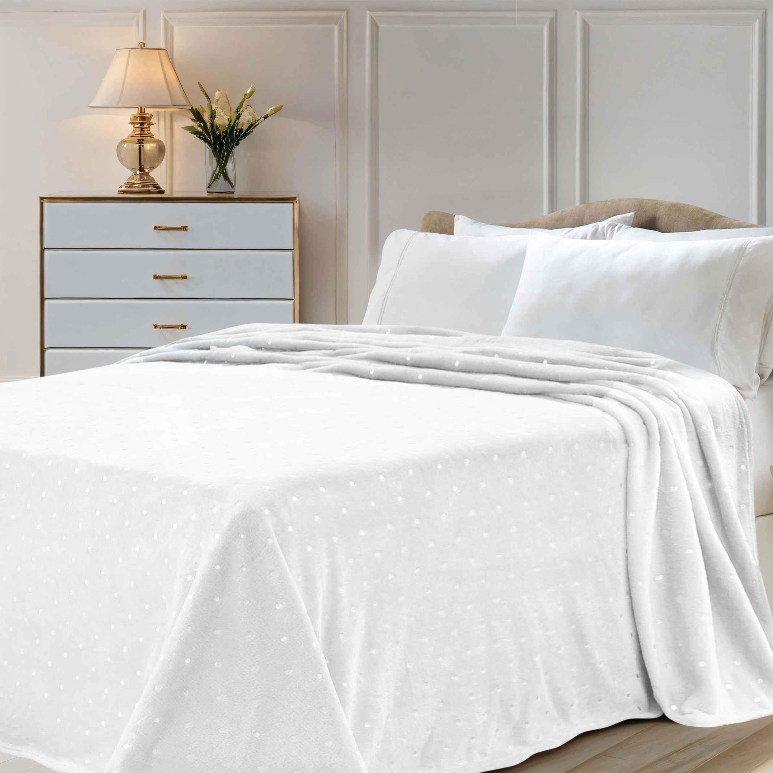 Cozy Fleece Plush Blanket - Medium Weight, Ultra Soft & Fluffy for Home Decor - Perfect for Sofa, Bed, and Winter Warmth