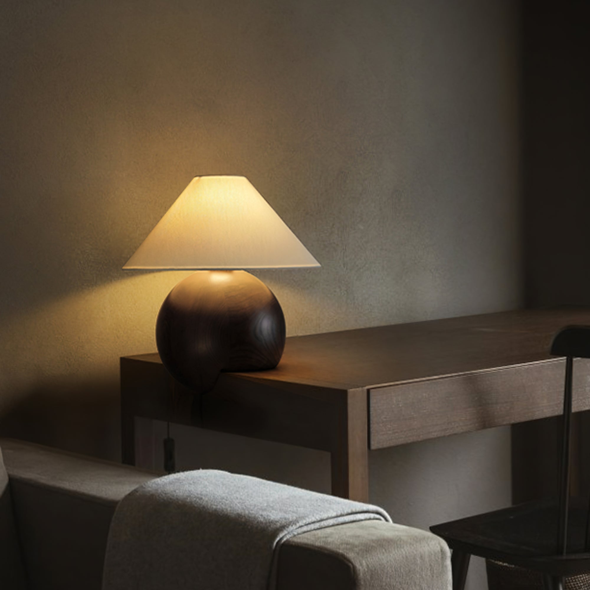 Modern Wooden Corner Log Table Lamp - Rustic Home Decor for Living Room, Bedroom & Office - Warm Ambient Lighting for Cozy Spaces
