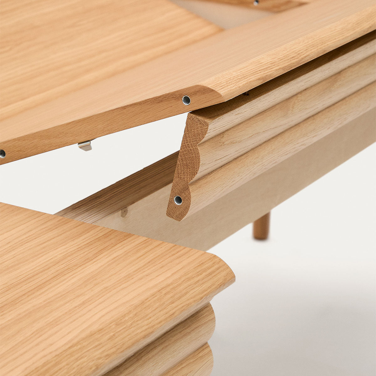 Lenon Extendable Dining Table - Expandable Wooden Table for 6 to 10 People - Perfect for Family Gatherings & Dinner Parties
