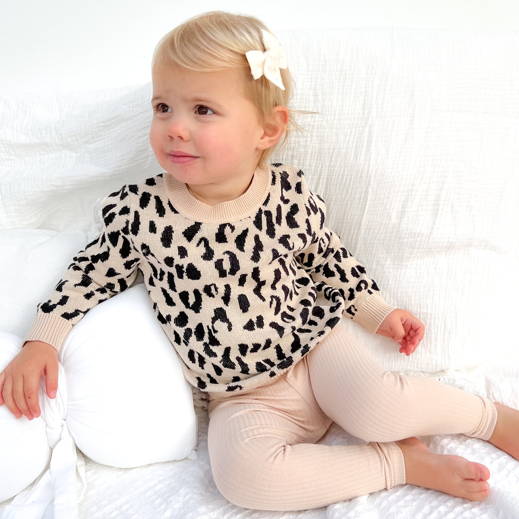 Stylish Leopard Print Knit Sweater in Oatmeal - Perfect for Fall Fashion & Casual Outfits