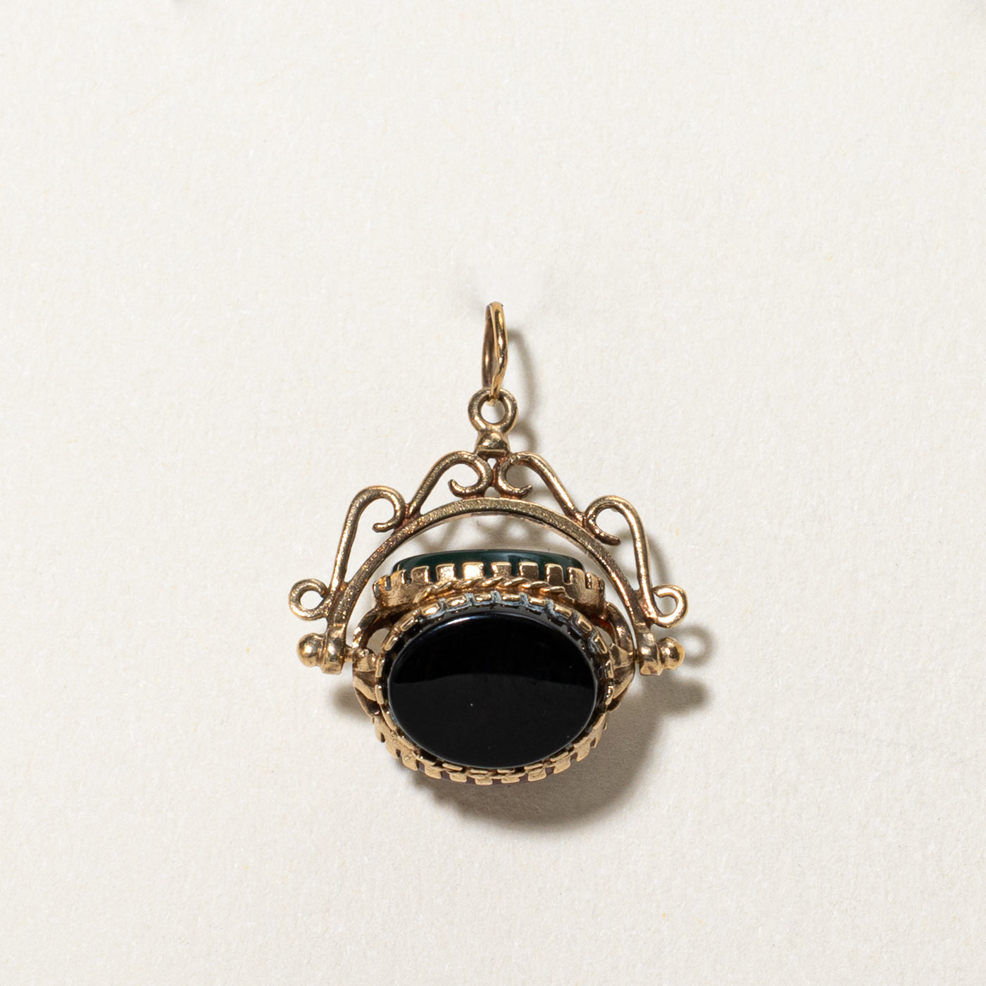 Antique Bloodstone Carnelian Onyx Pendant Necklace - 3.00 Carat Total Weight (CTW) - Vintage Gemstone Jewelry for Women - Perfect for Gifts, Parties, and Special Occasions