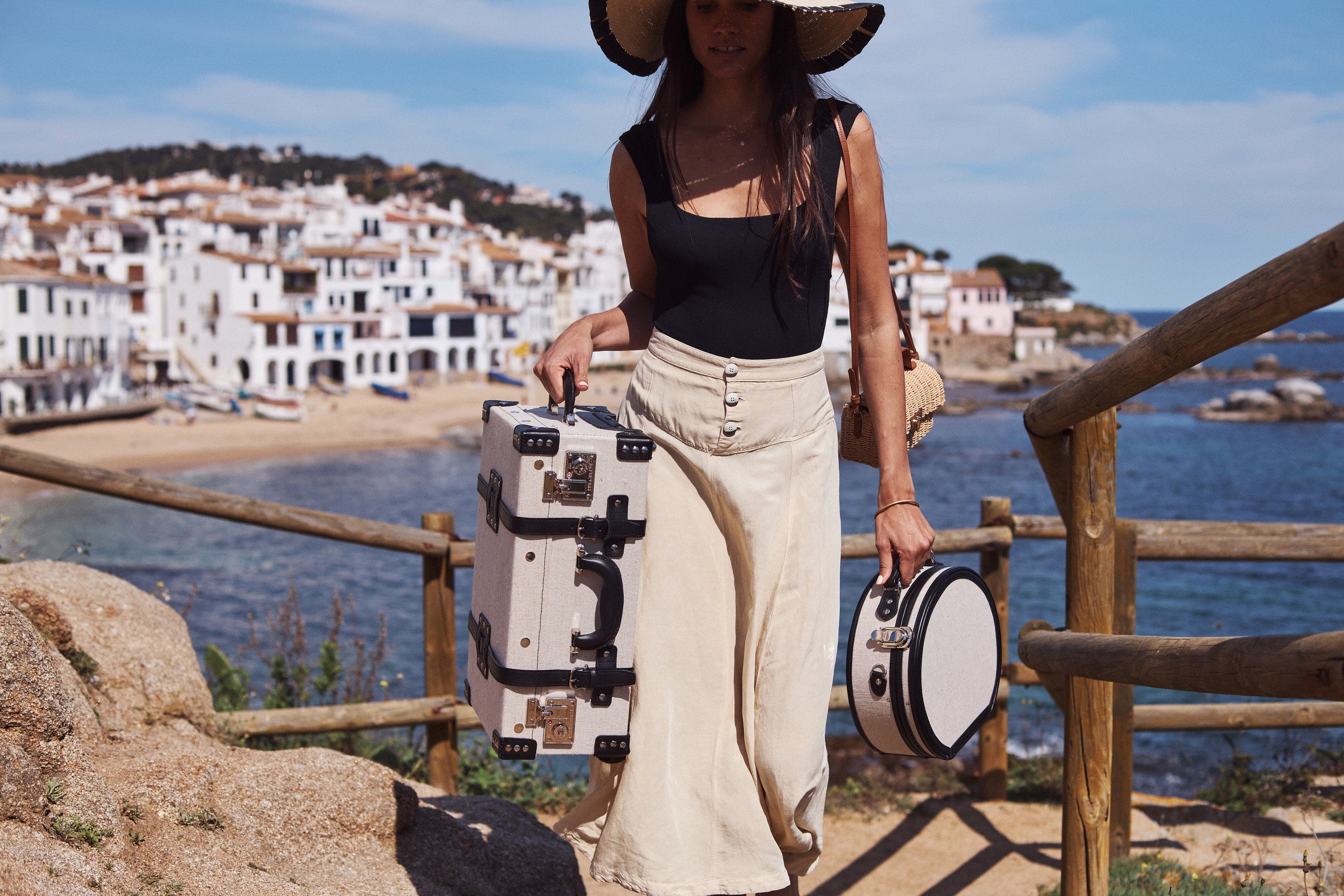 The Editor Black Carry-On Luggage - Stylish & Durable Travel Suitcase for Business Trips & Weekend Getaways