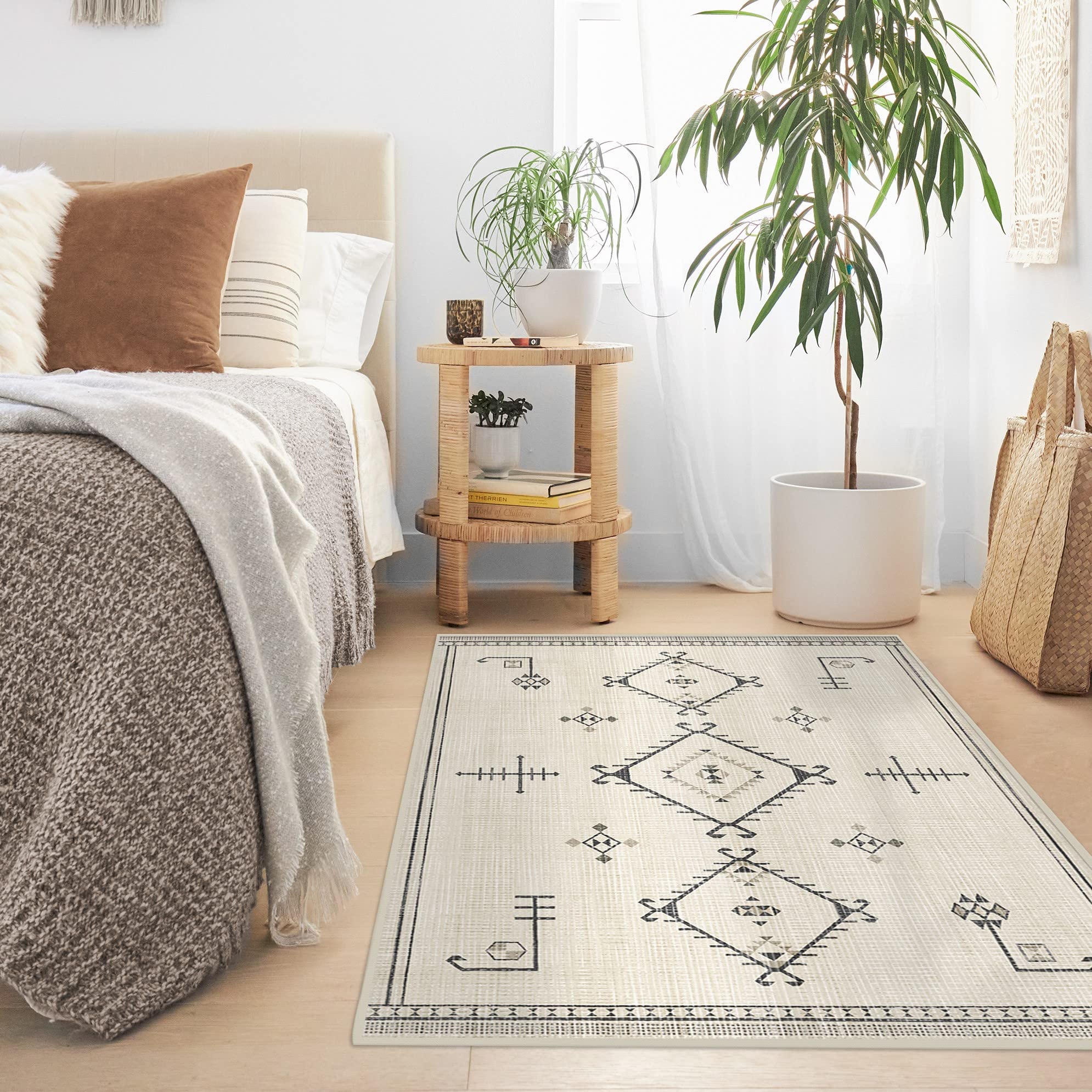 RUGGABLE Washable 3x5 Area Rug - Damali Black & White | Non-Slip Premium Rug for Living Room, Bedroom, Kitchen, Office & Classroom | Easy to Clean & Durable | Perfect for High-Traffic Areas & Pet-Friendly Homes