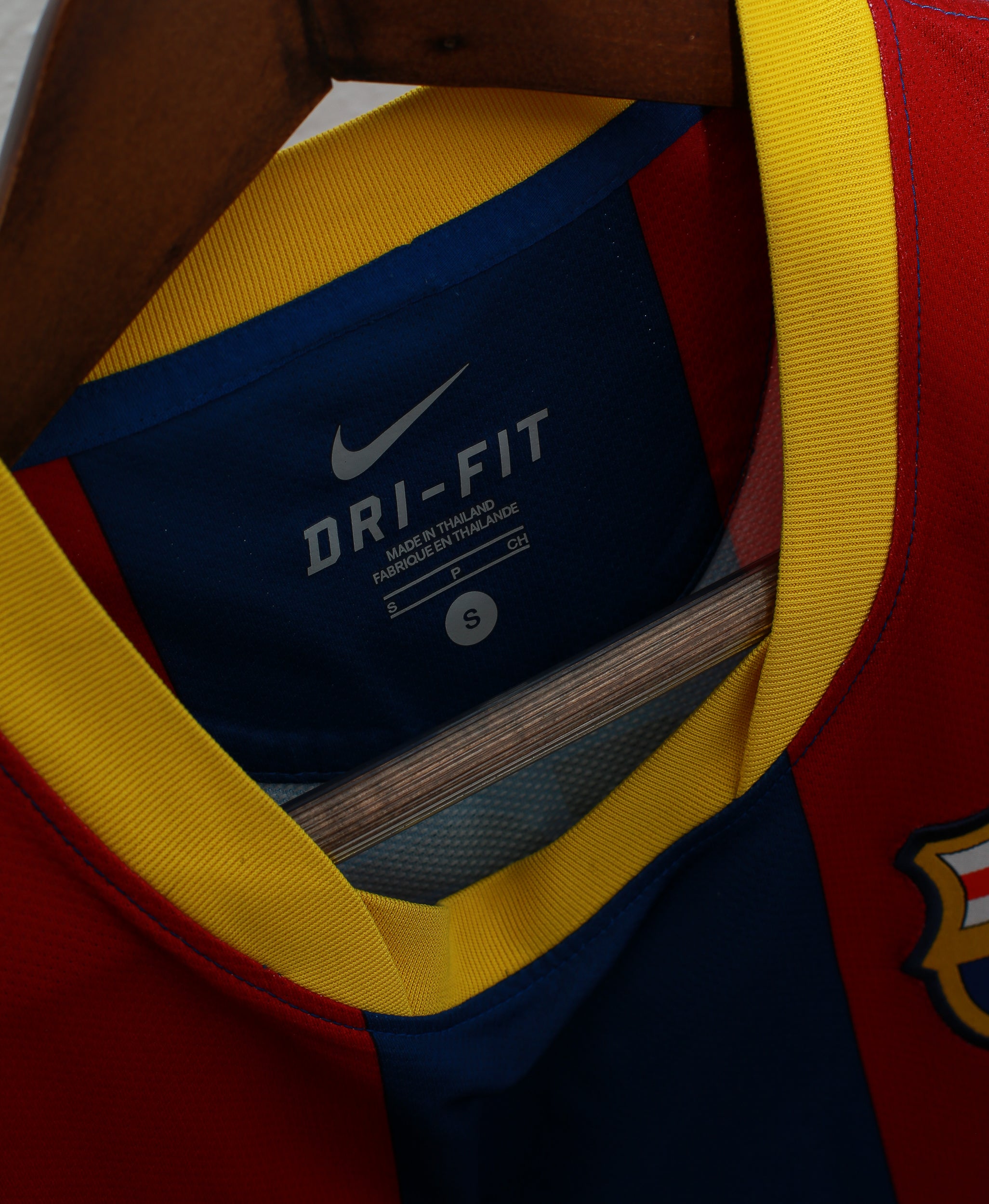Authentic 2010-2011 FC Barcelona Home Jersey #10 Lionel Messi (Size S) - Perfect for Soccer Matches, Fan Collections & Sports Memorabilia
