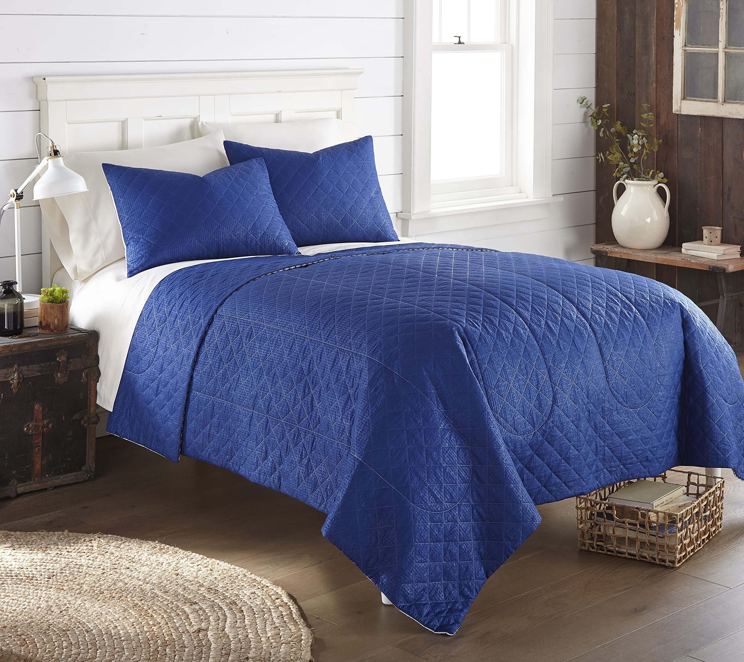 Shavel Home Products 6-in-1 Seersucker Quilt Set King Size - Americana Stripe Bedding Set with Comforter, Sheets & Pillowcases - Perfect for Master Bedroom, Guest Room & Cozy Home Decor