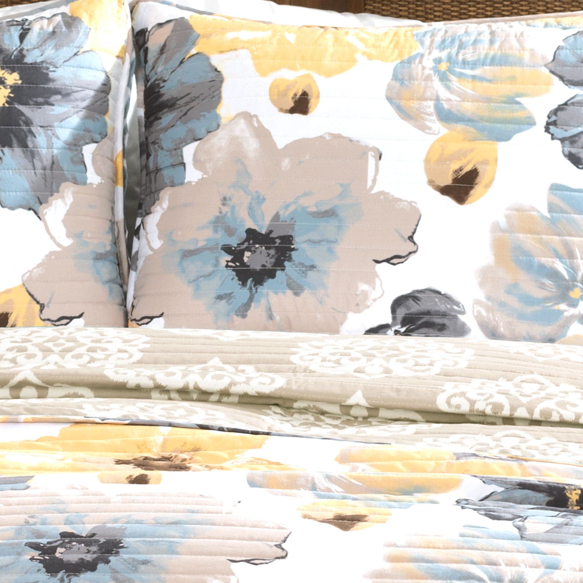 Leah Quilt 3 Piece Bedding Set - Queen Size Comforter, Pillow Shams & Bed Skirt - Soft Microfiber Luxury Quilted Bed Set for Cozy Bedroom Decor