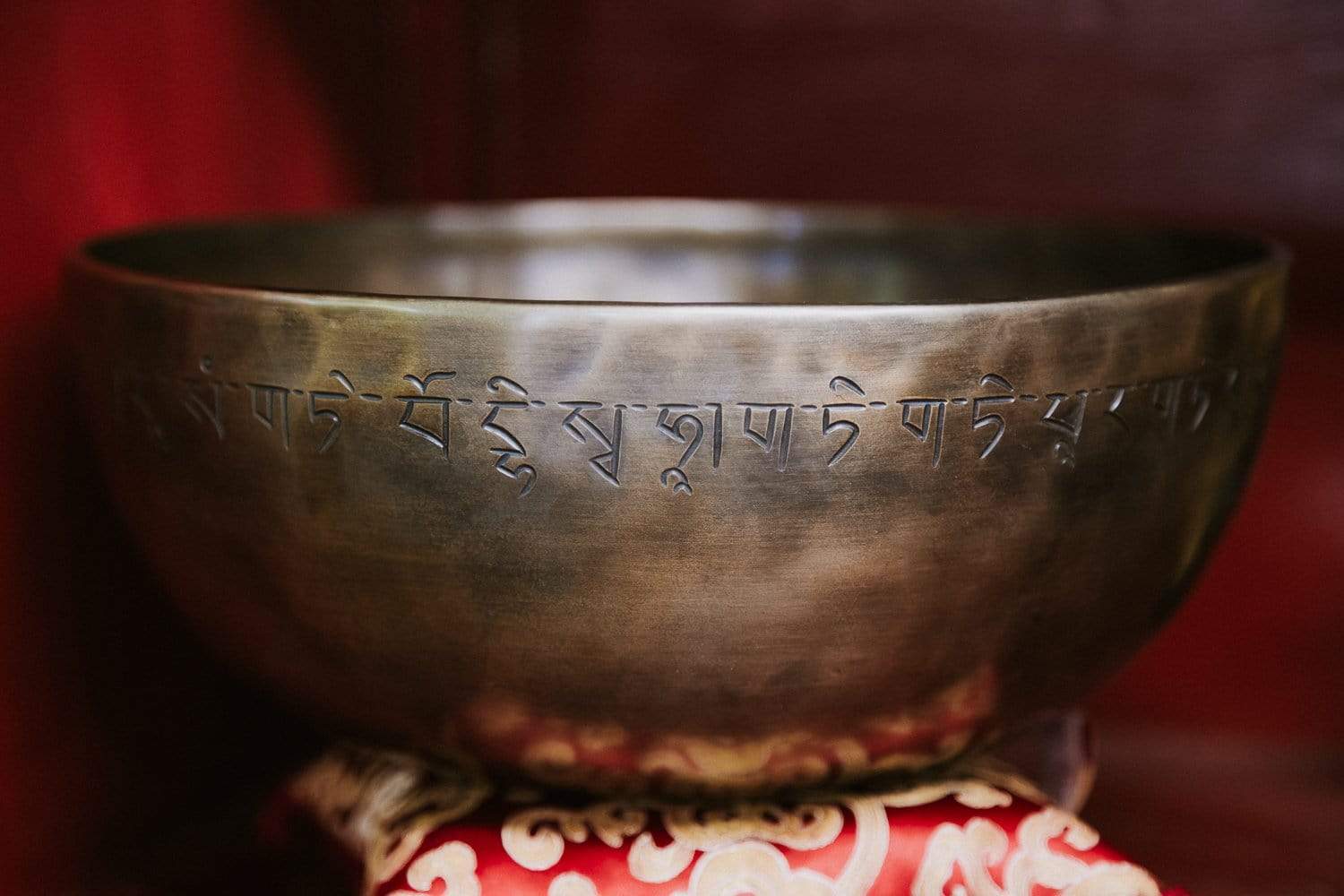 Tibetan Singing Bowl - Heart Sutra Meditation Bowl for Relaxation, Yoga & Mindfulness - Handcrafted in Nepal