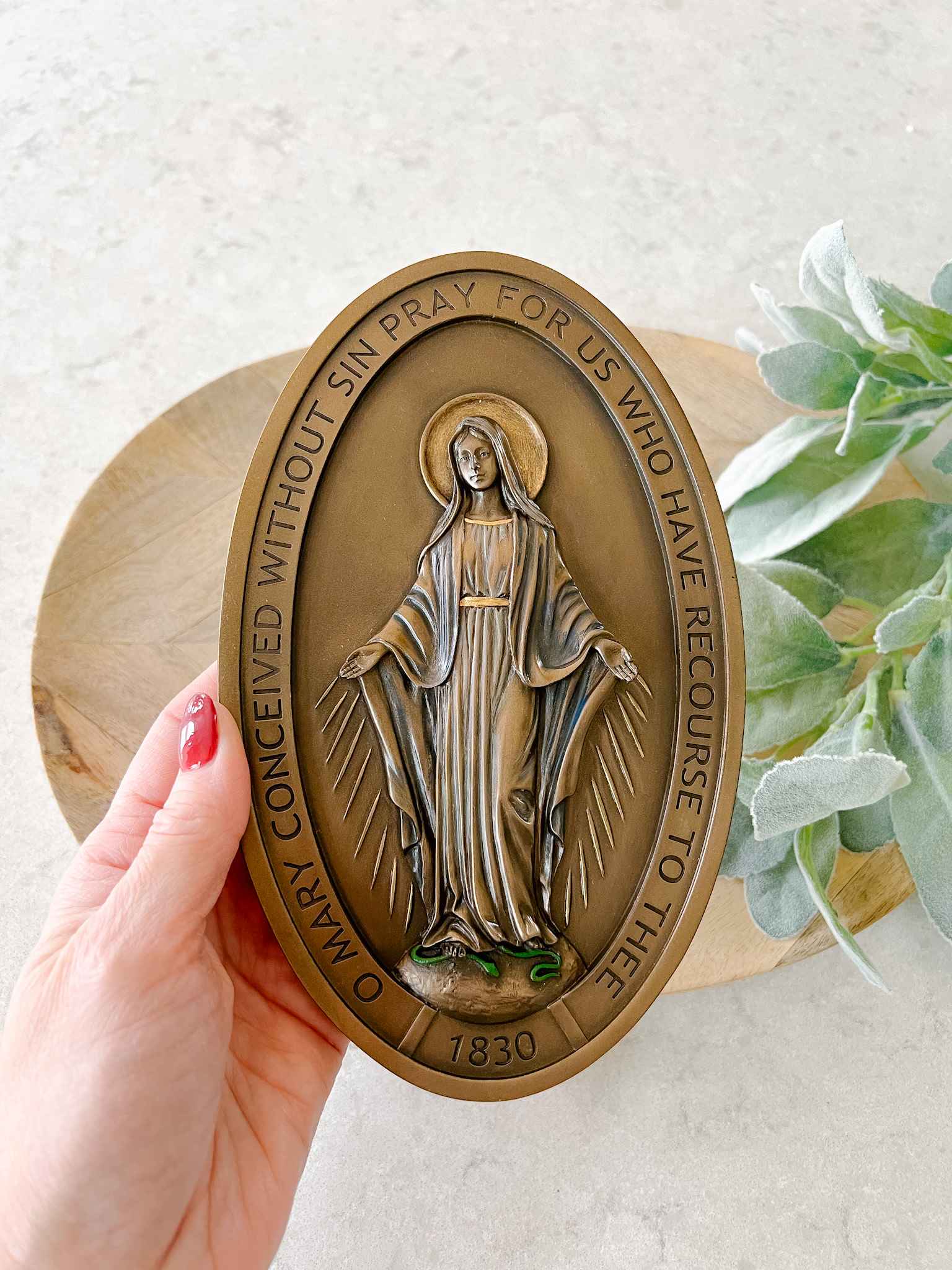 Miraculous Medal Wall Plaque - Religious Home Decor for Catholic Devotion - Perfect for Bedroom, Prayer Room & Gift Giving