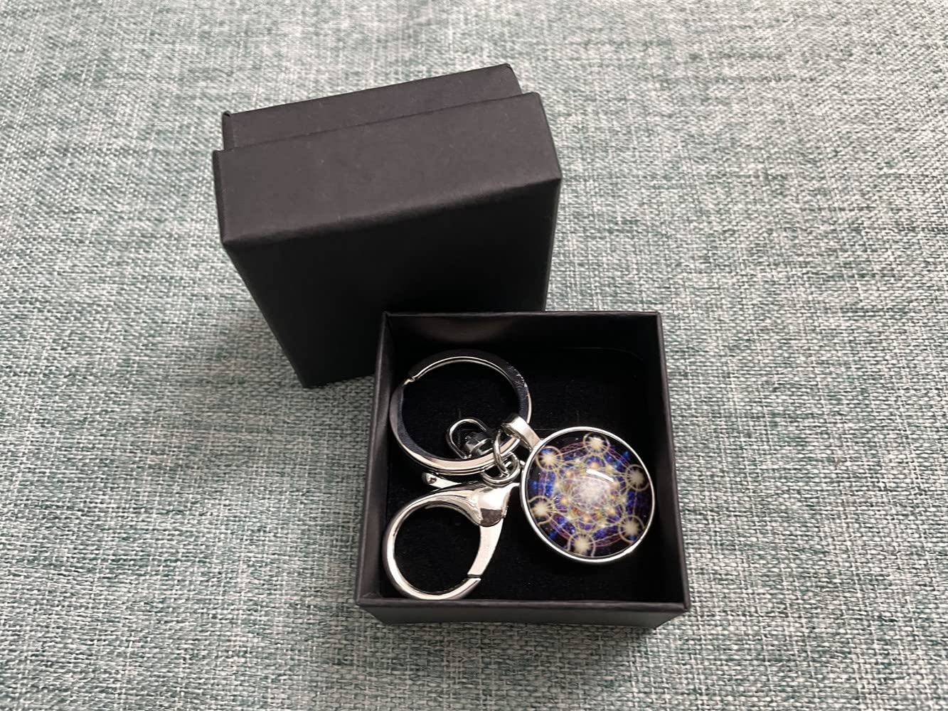 Metatron's Cube Keychain for Women & Men - Sacred Geometry Flower of Life Key Ring Organizer, Zinc Alloy Spiritual Talisman Key Holder for Home & Car Keys (Gift Packaging Included) - Perfect for Meditation, Yoga, Spiritual Protection & Everyday Use