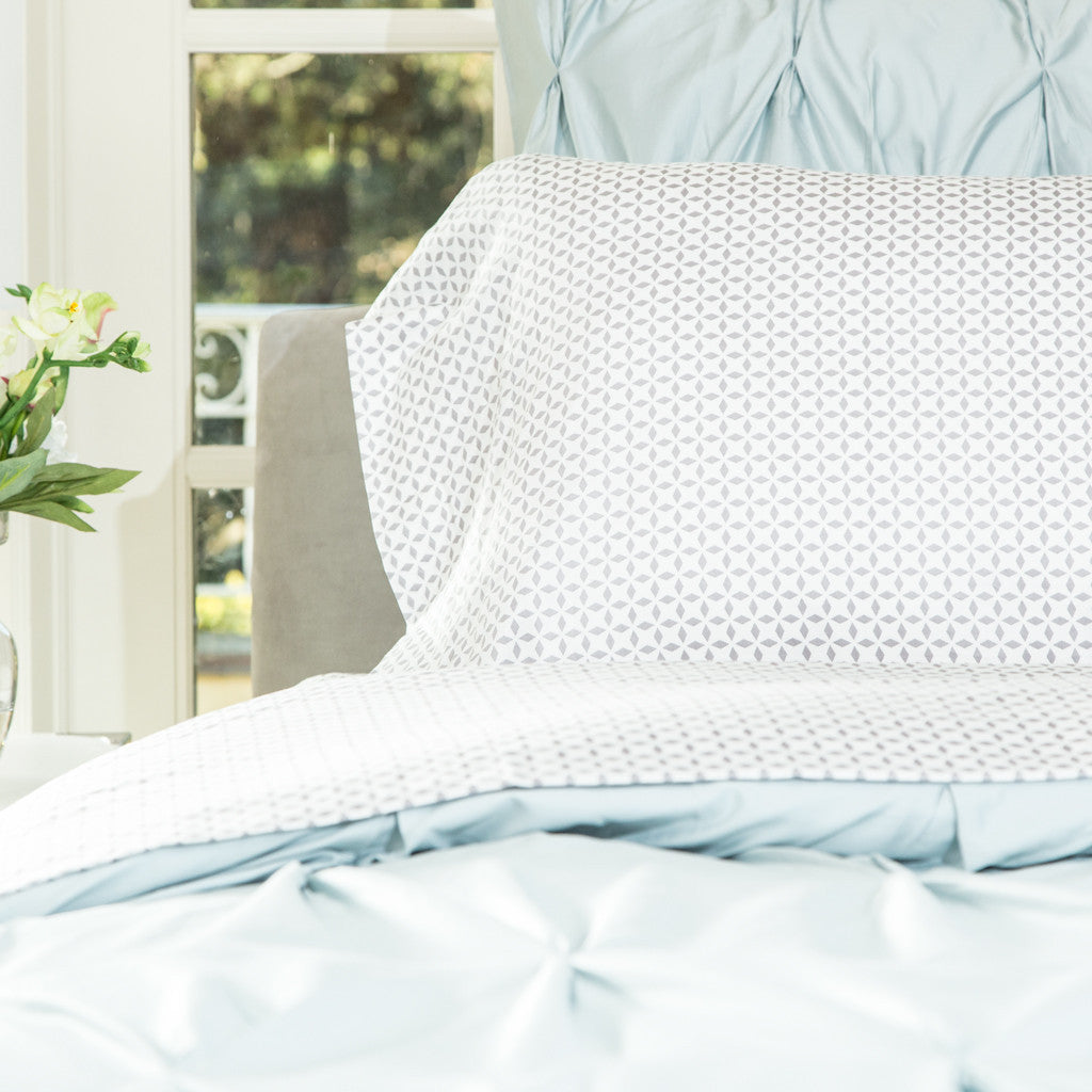 Premium Grey Morning Glory Fitted Sheet - Queen Size, Deep Pocket, Wrinkle-Free & Breathable - Perfect for Bedrooms, Guest Rooms & Vacation Homes
