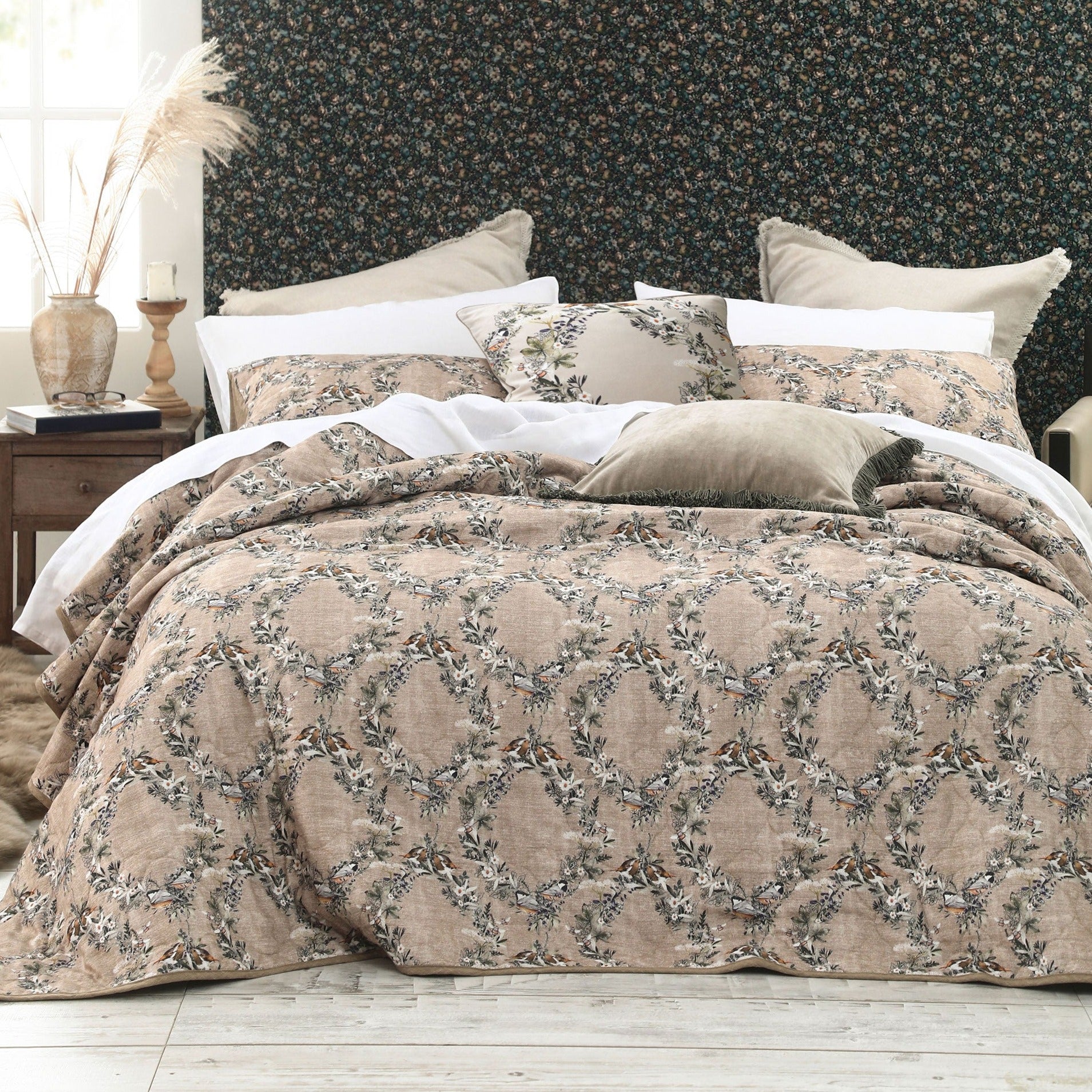 MM Linen Folly Bedspread Set - Queen Size Luxury Bedding for Master Bedroom & Guest Room Decor