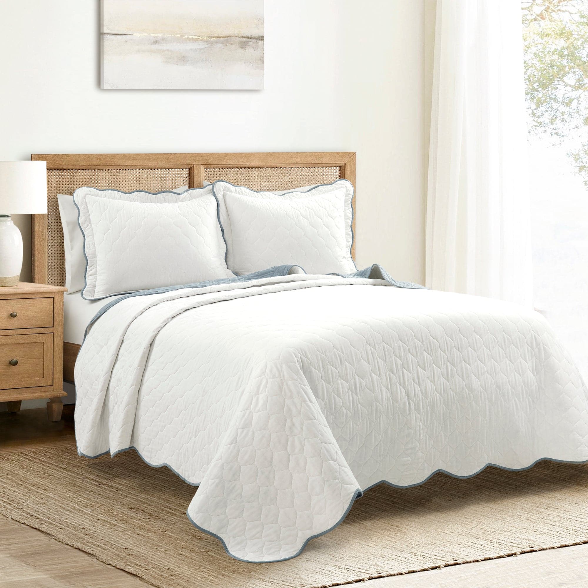 Coastal Chic Scalloped Edge Reversible Quilt 3-Piece Bedding Set | Soft & Breathable Comforter with Duvet Cover & Shams | Perfect for Beach House, Guest Room & Coastal Decor