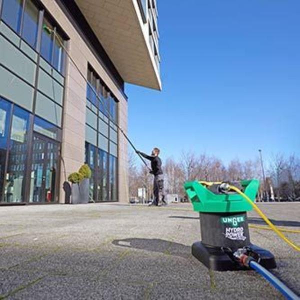 Unger HydroPower Ultra Water Fed Window Cleaning Kit with 6m Pole – Professional Window Washing System for Home & Commercial Use – Perfect for High-Rise Buildings and Hard-to-Reach Windows