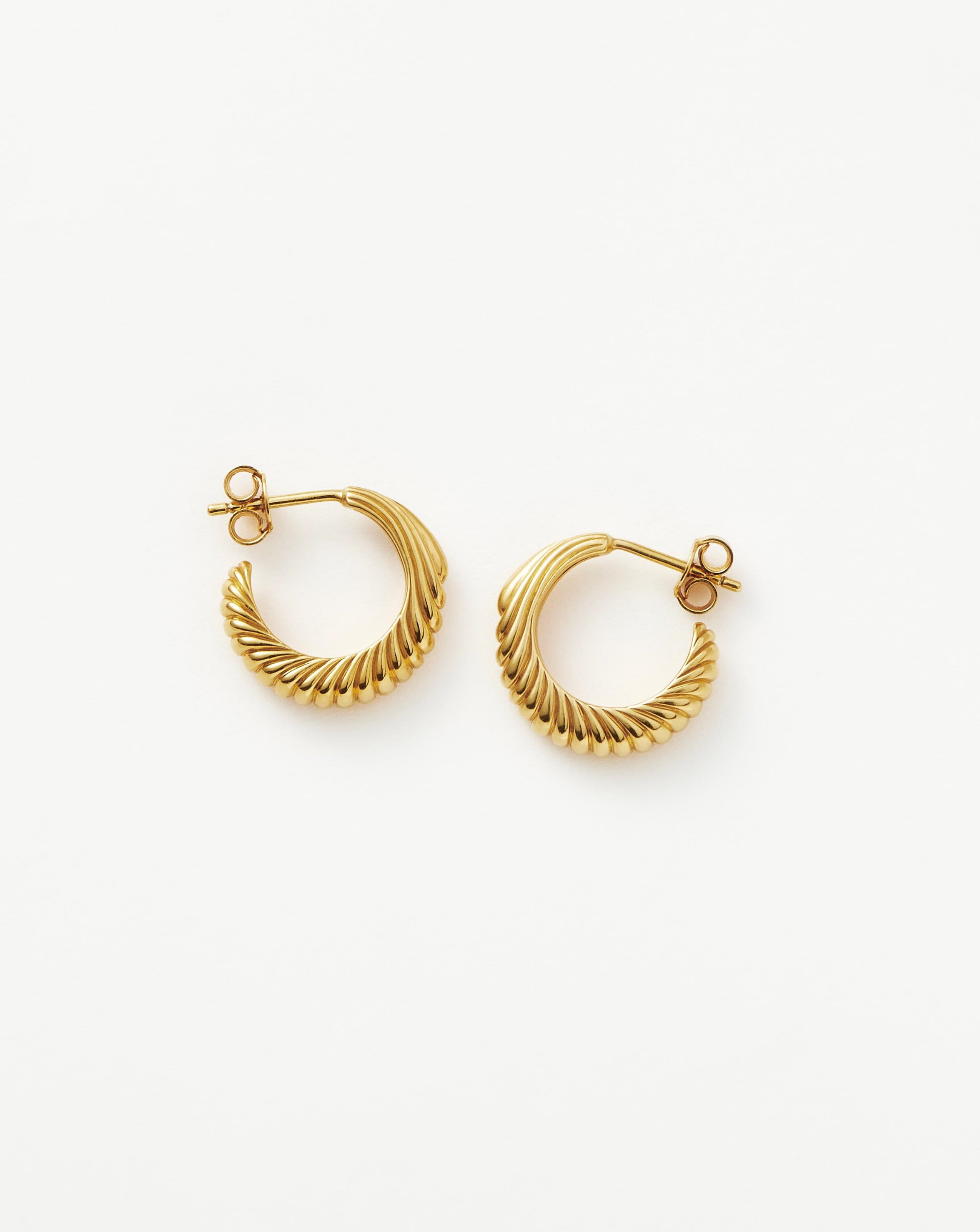 Wavy Ridge Small Hoop Earrings for Women - Trendy Minimalist Gold Hoops for Everyday Wear | Perfect for Work, Date Night & Casual Outfits