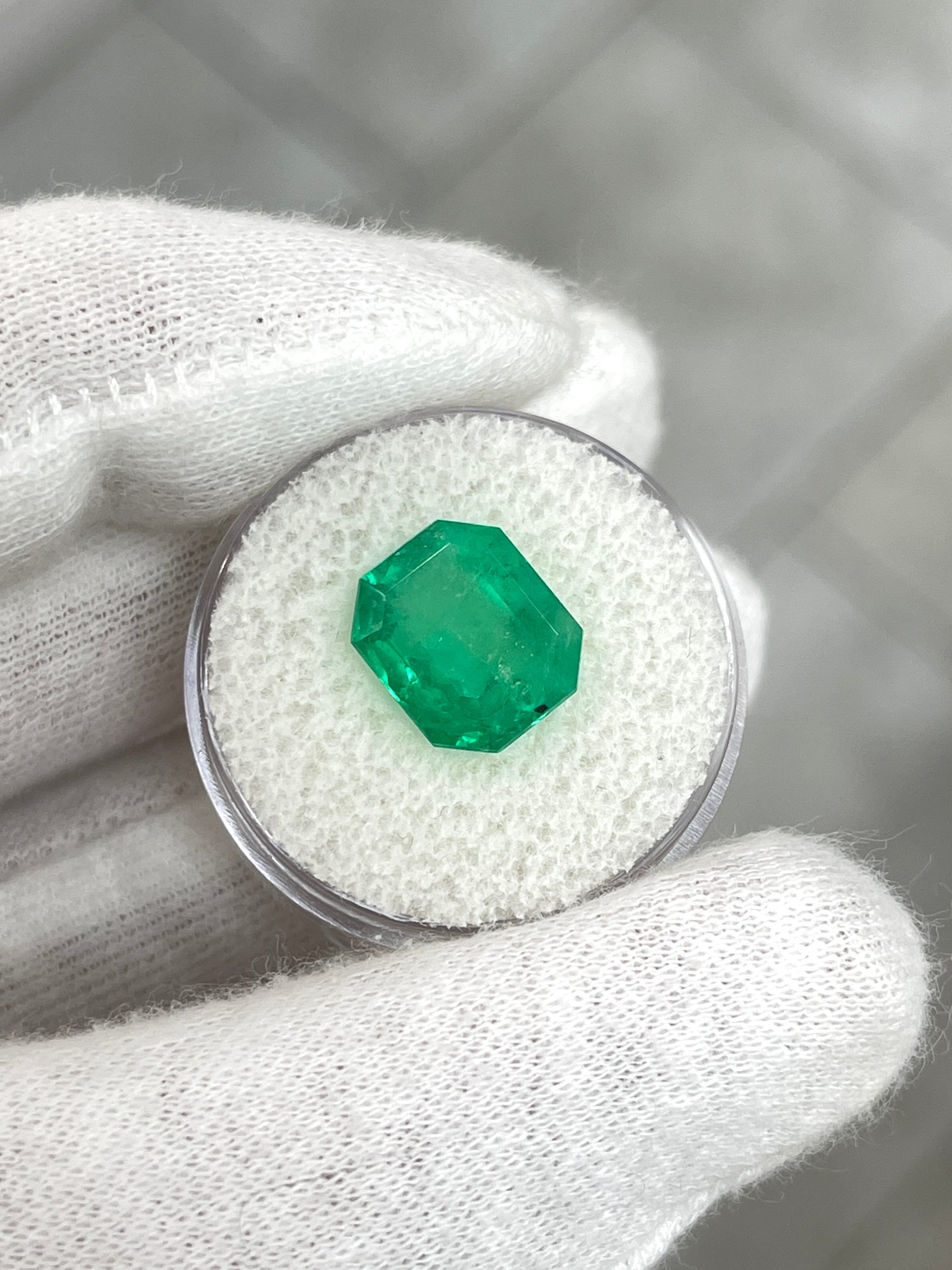 5.75 Carat 11.5x10mm Natural Colombian Emerald - Medium Green with Freckles - Loose Gemstone for Jewelry Making, Engagement Rings & Collector's Items