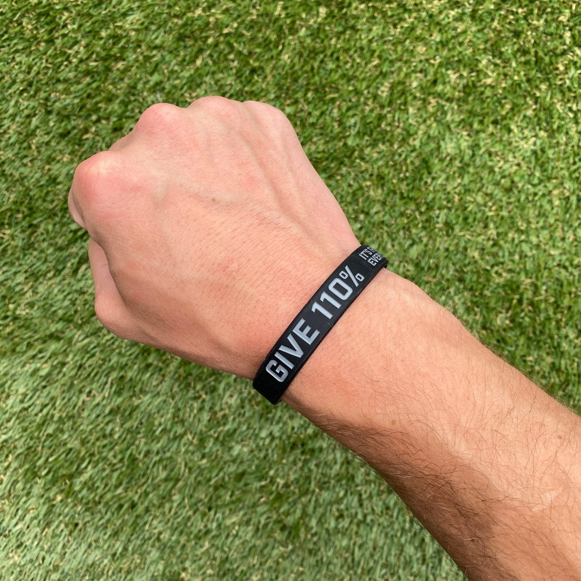 GIVE 110% Motivational Wristband - Inspirational Silicone Bracelet for Fitness, Sports & Daily Encouragement - Perfect for Workouts, Running & Gym Motivation