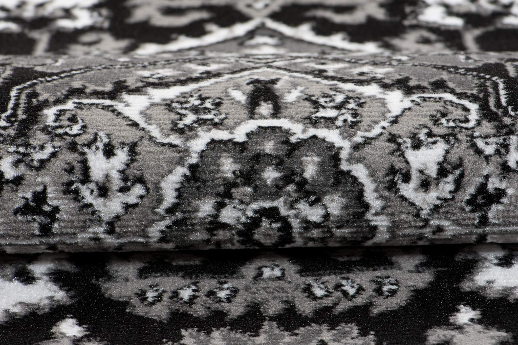 Premium Oriental Rug for Living Room - 140x200cm Short Pile Black Persian Design Carpet - Perfect for Home Decor, Bedroom & Office